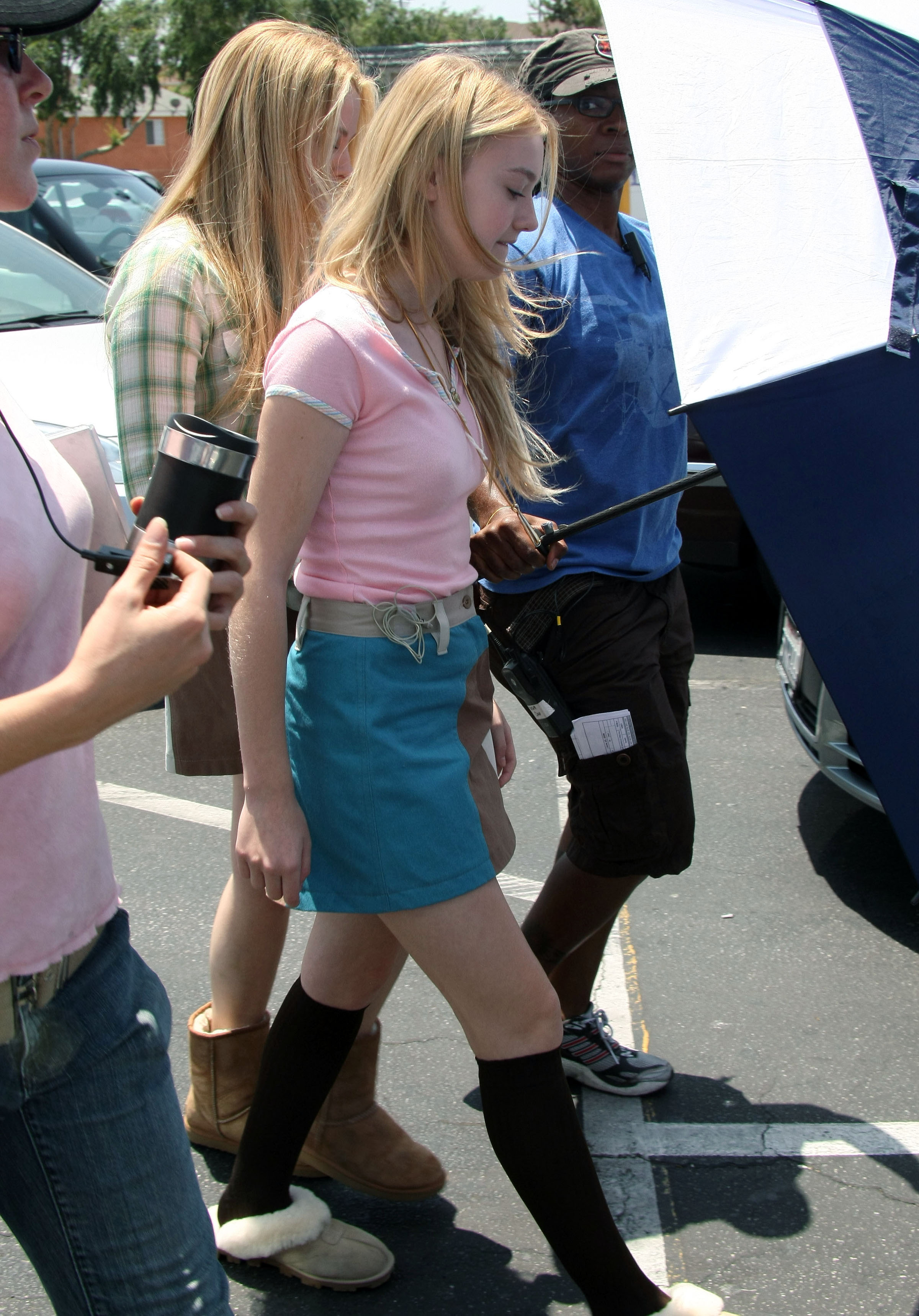 lovely-dakota-runaways-06-23-2009-25.jpg