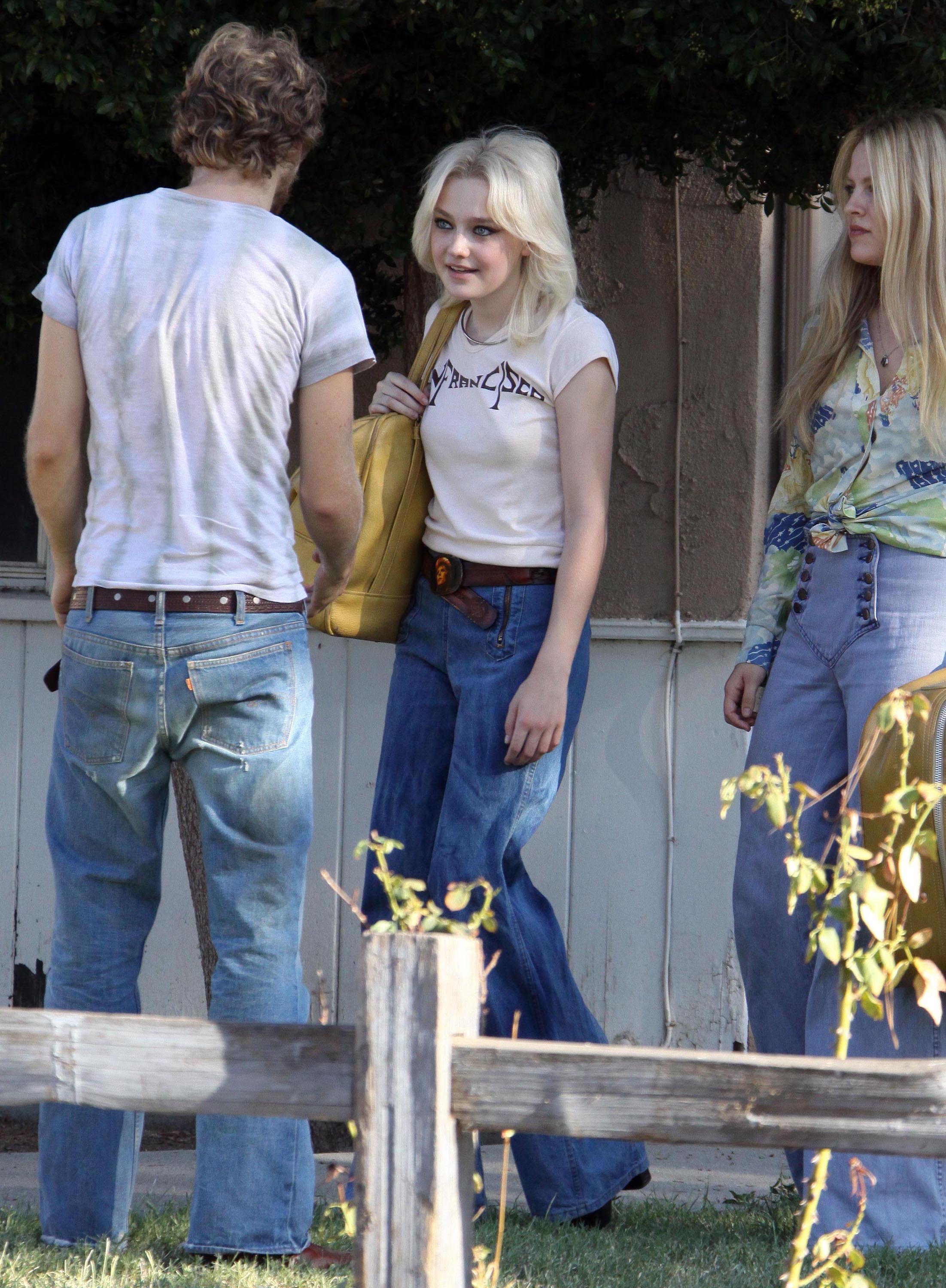 lovely-dakota-runaways-07-22-2009-016.jpg