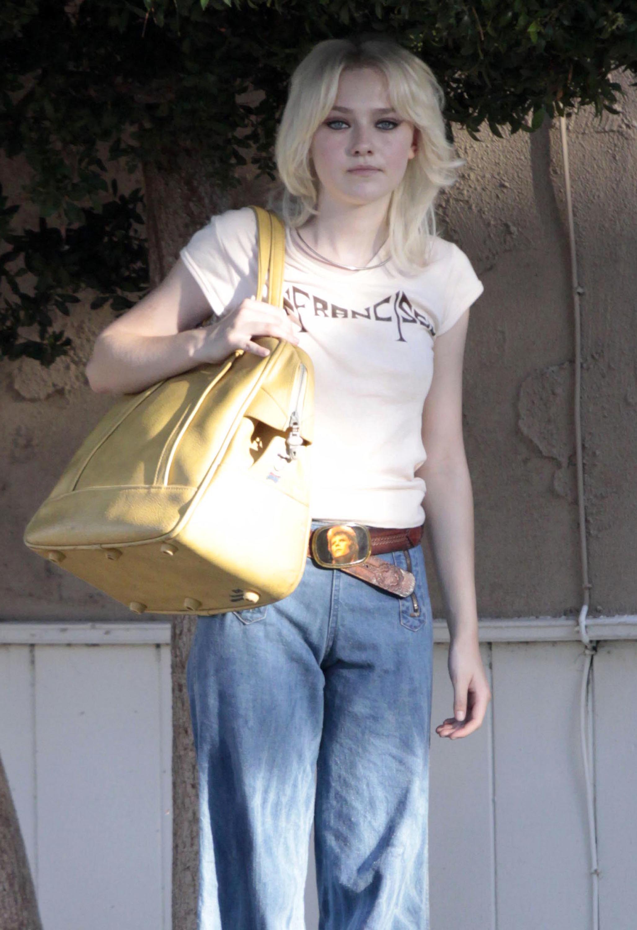 lovely-dakota-runaways-07-22-2009-027.jpg