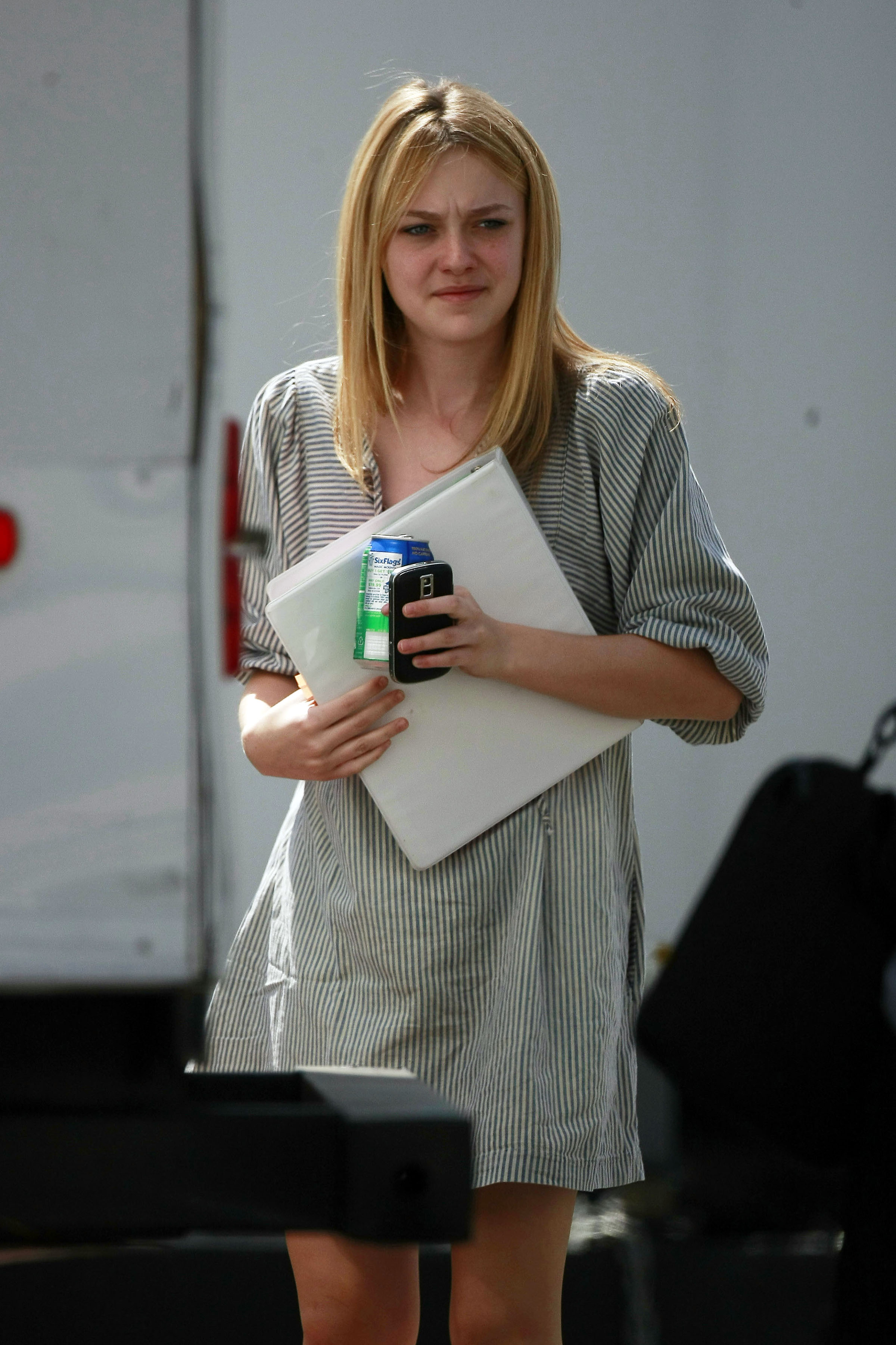 lovely-dakota-runaways-07-26-2009-02.jpg