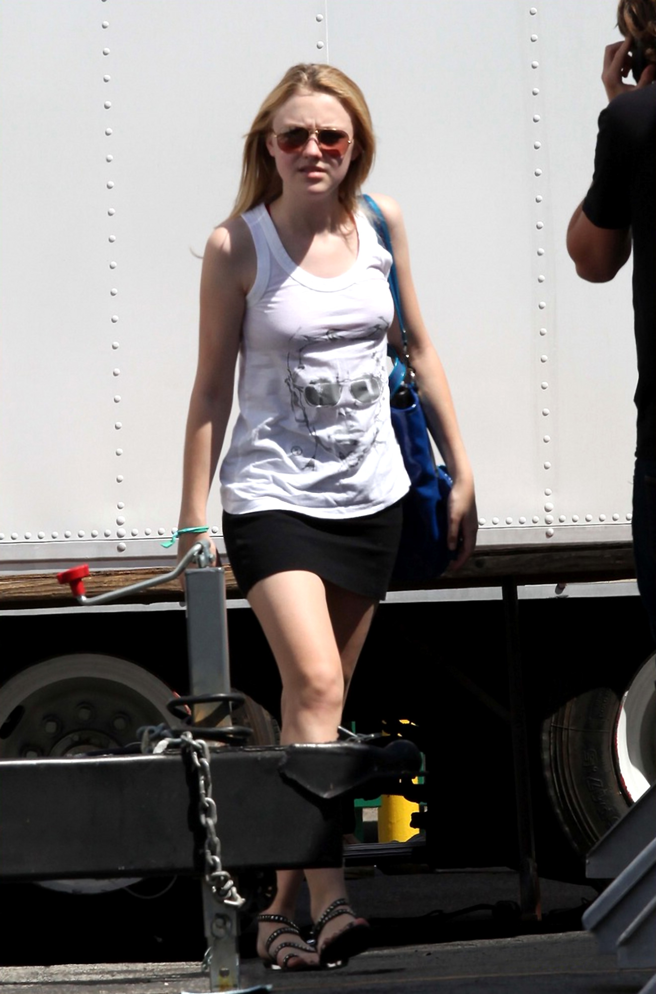 lovely-dakota-runaways-07-27-2009-03.jpg