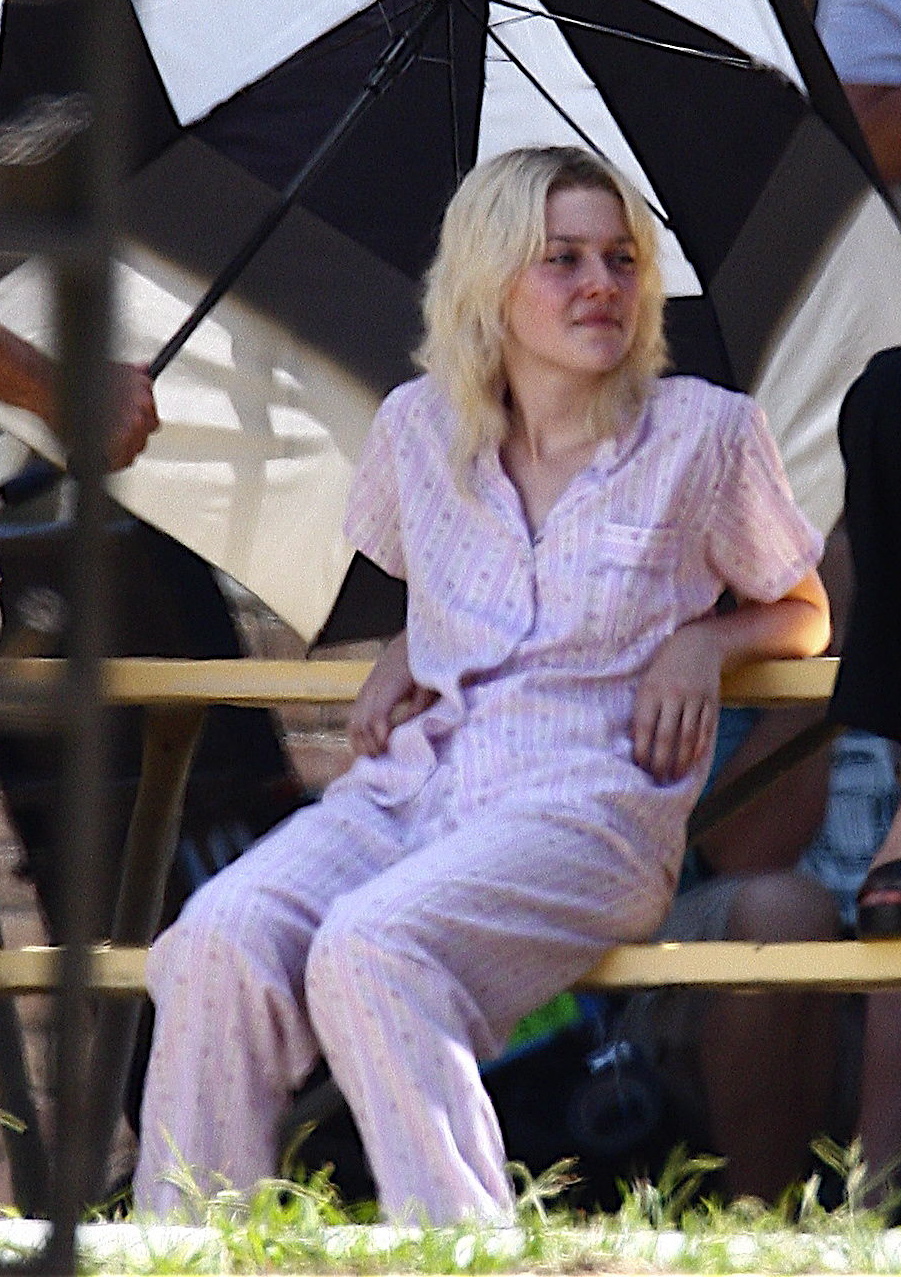 lovely-dakota-runaways-07-31-2009-13.jpg