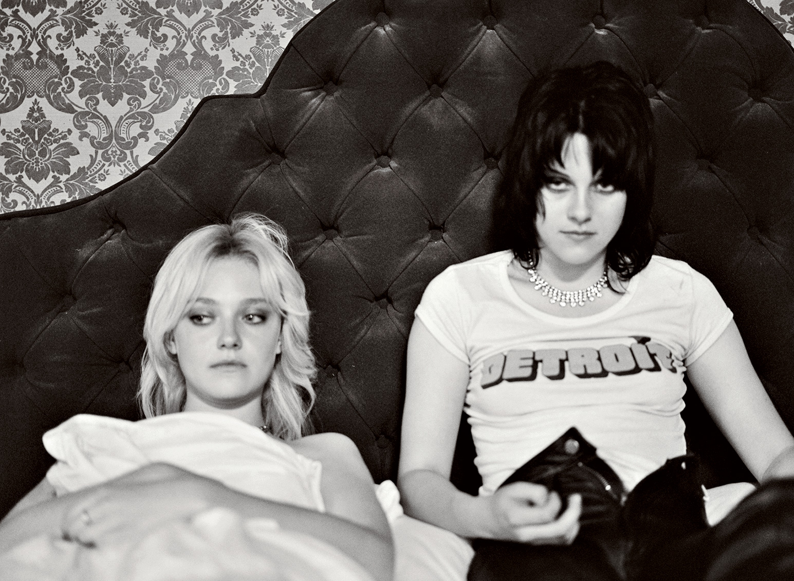 lovely-dakota-runaways-promo-shoot-03.jpg