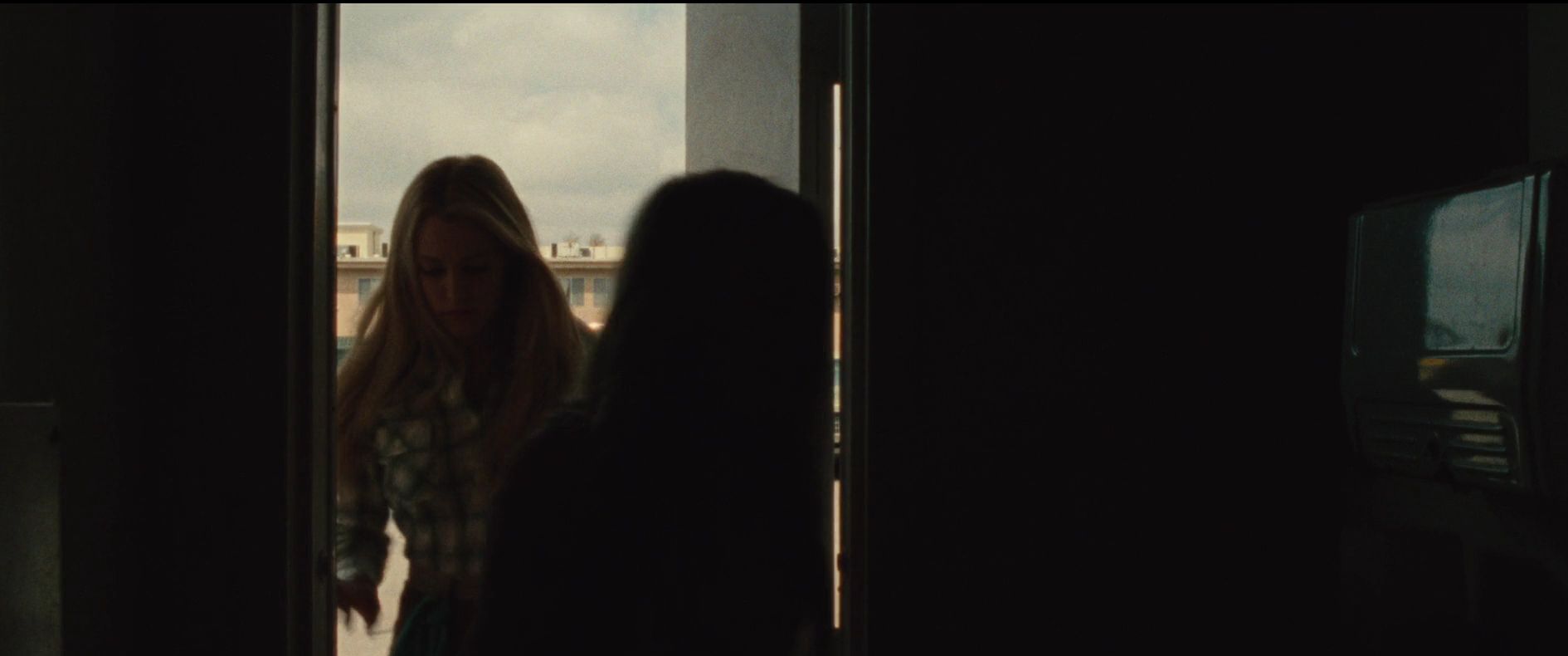 lovely-dakota-runaways-screen-capture-0005.jpg