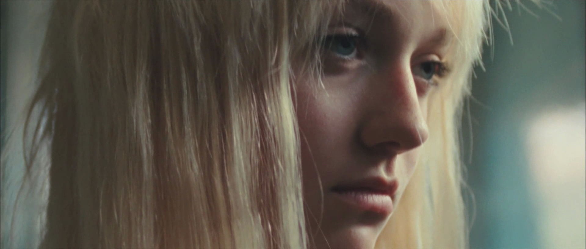 lovely-dakota-runaways-trailer-011.jpg