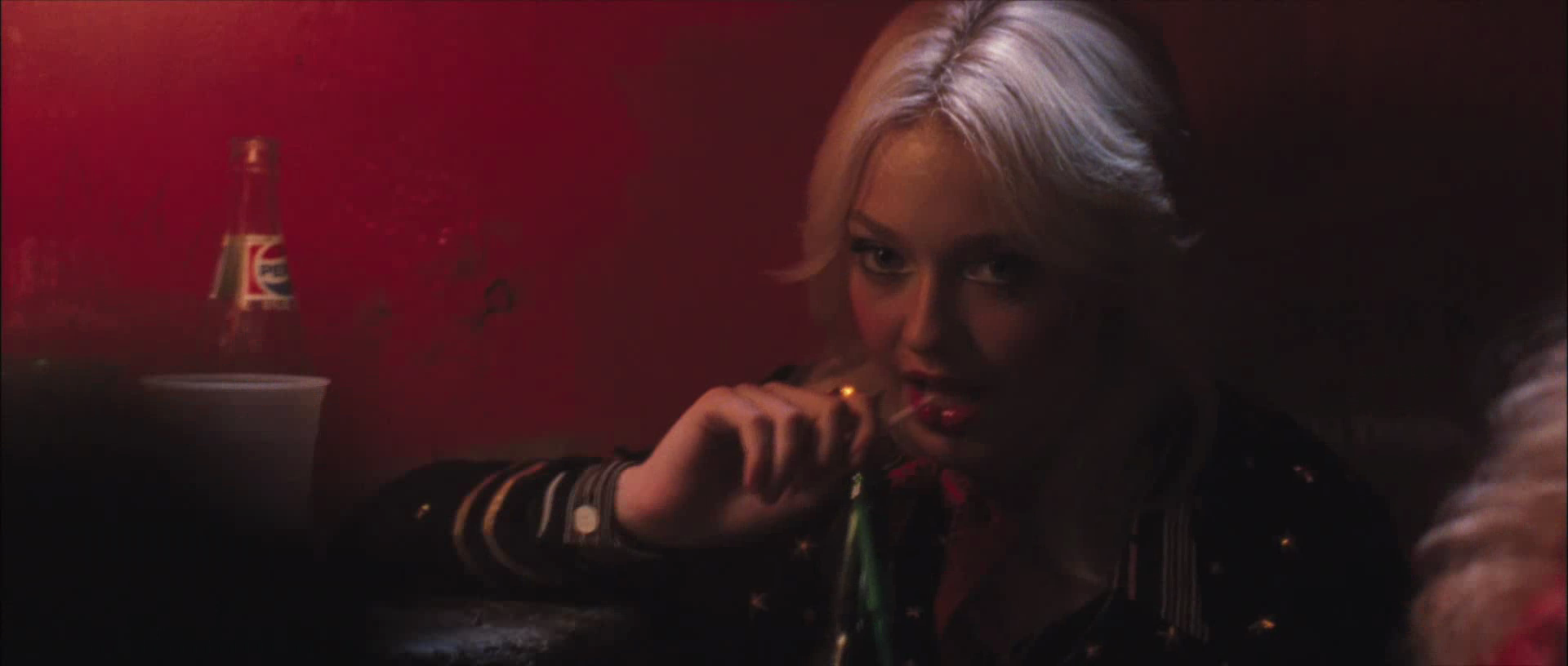 lovely-dakota-runaways-trailer-023.jpg