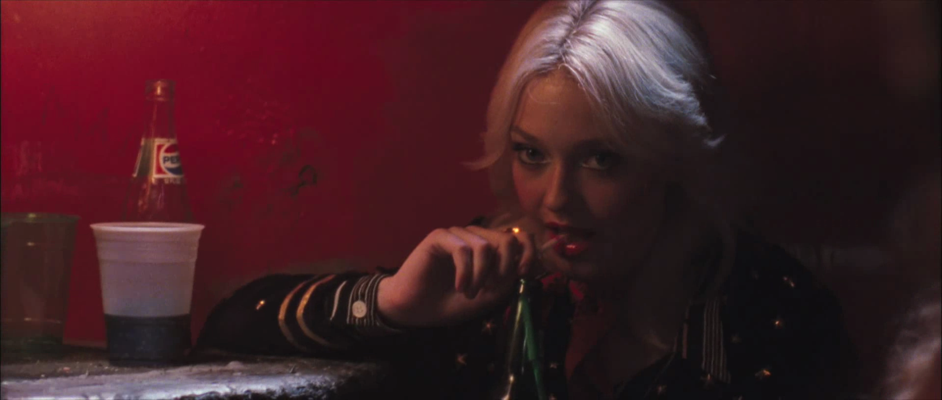 lovely-dakota-runaways-trailer-024.jpg