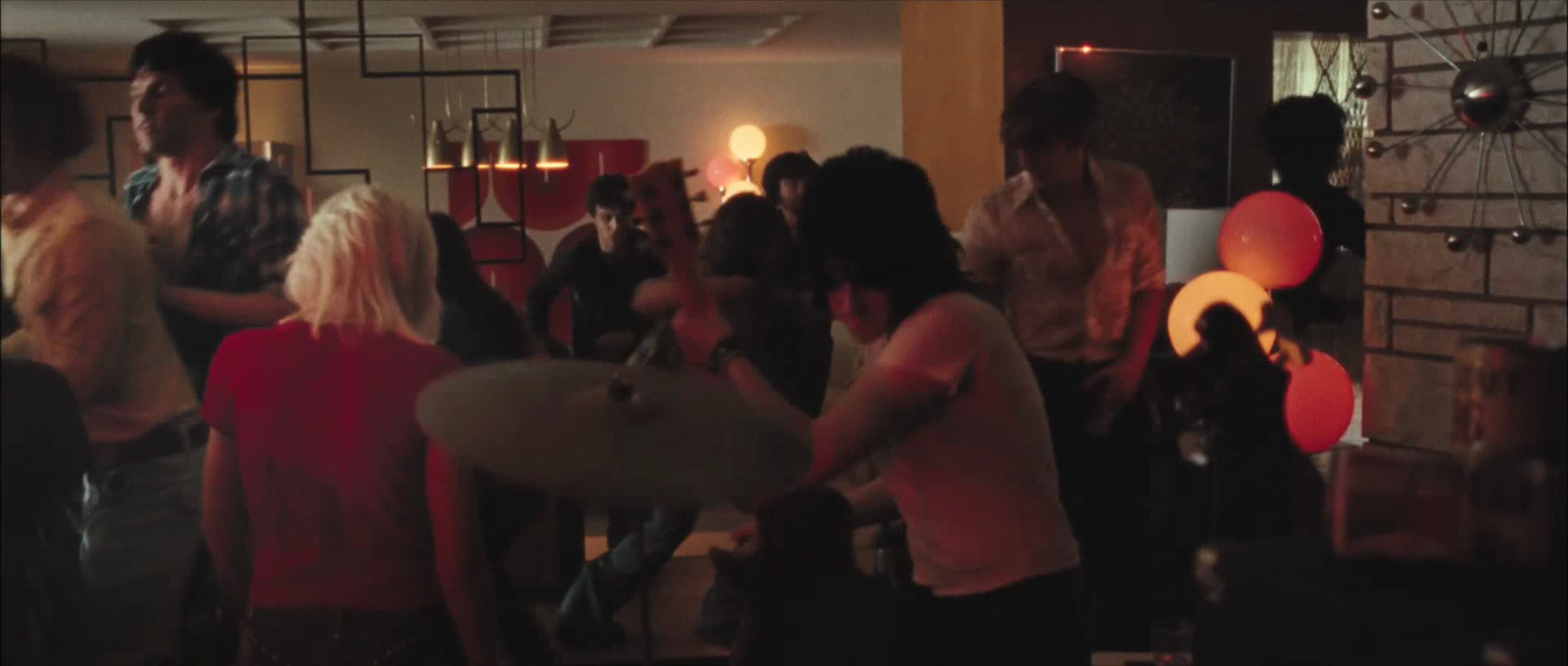lovely-dakota-runaways-trailer-026.jpg