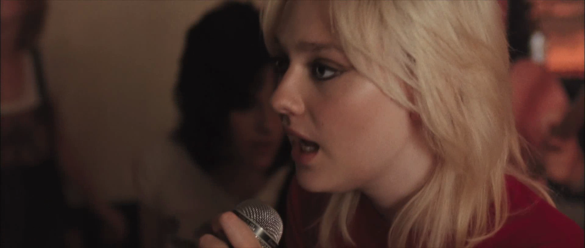 lovely-dakota-runaways-trailer-029.jpg