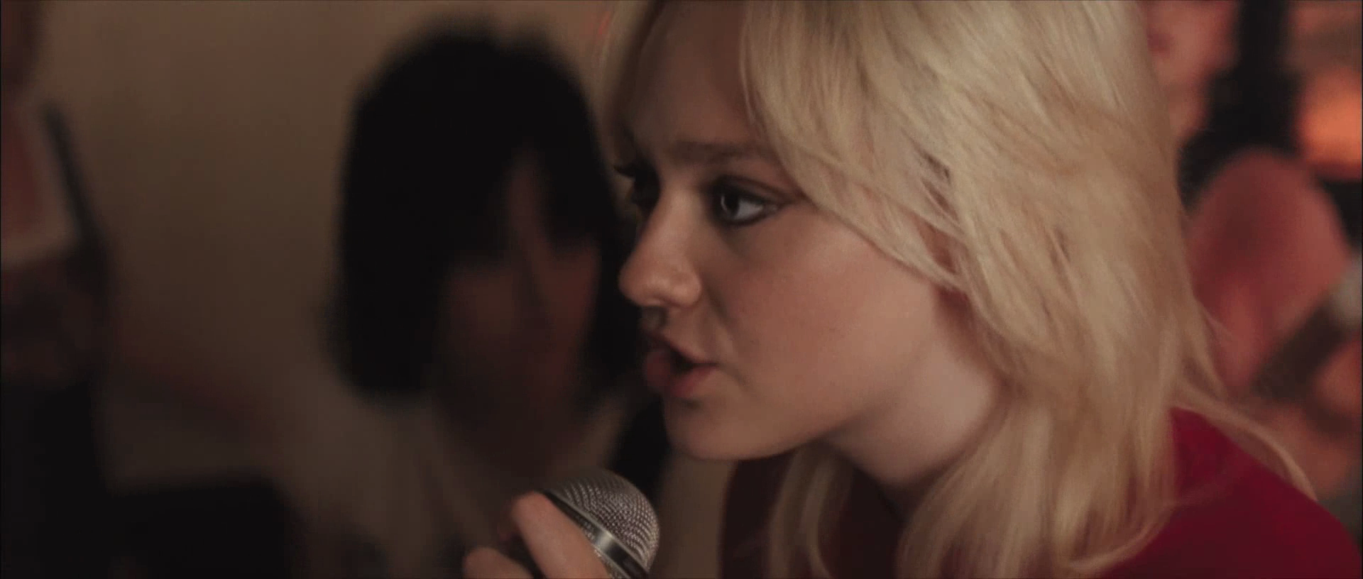 lovely-dakota-runaways-trailer-030.jpg