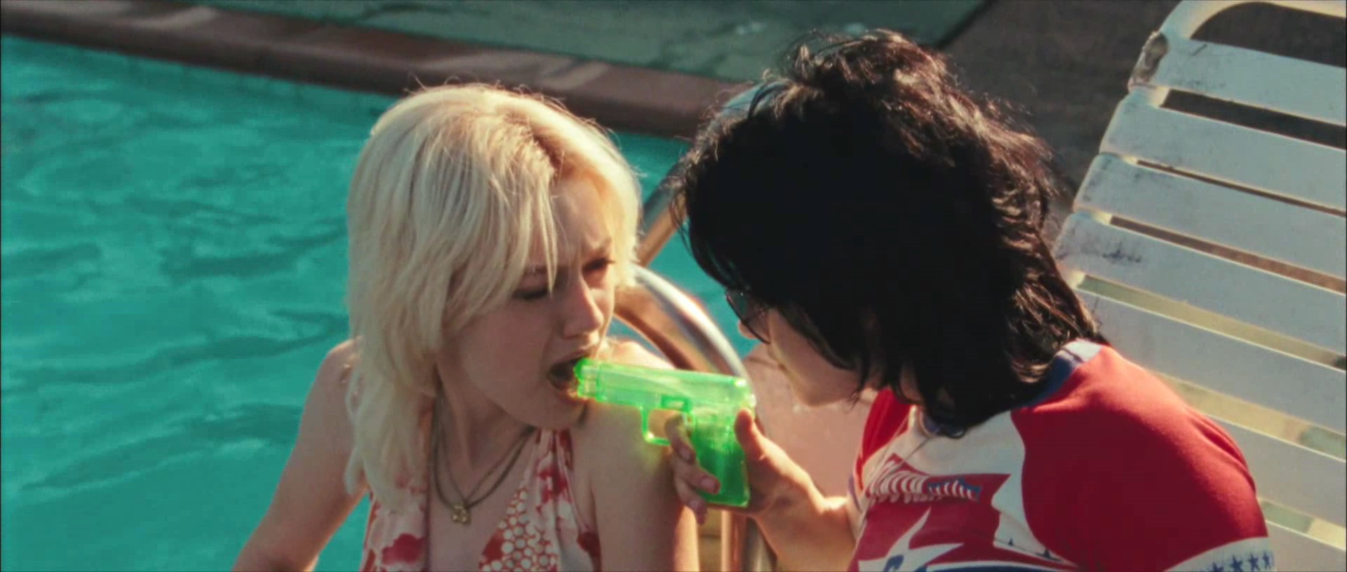 lovely-dakota-runaways-trailer-040.jpg
