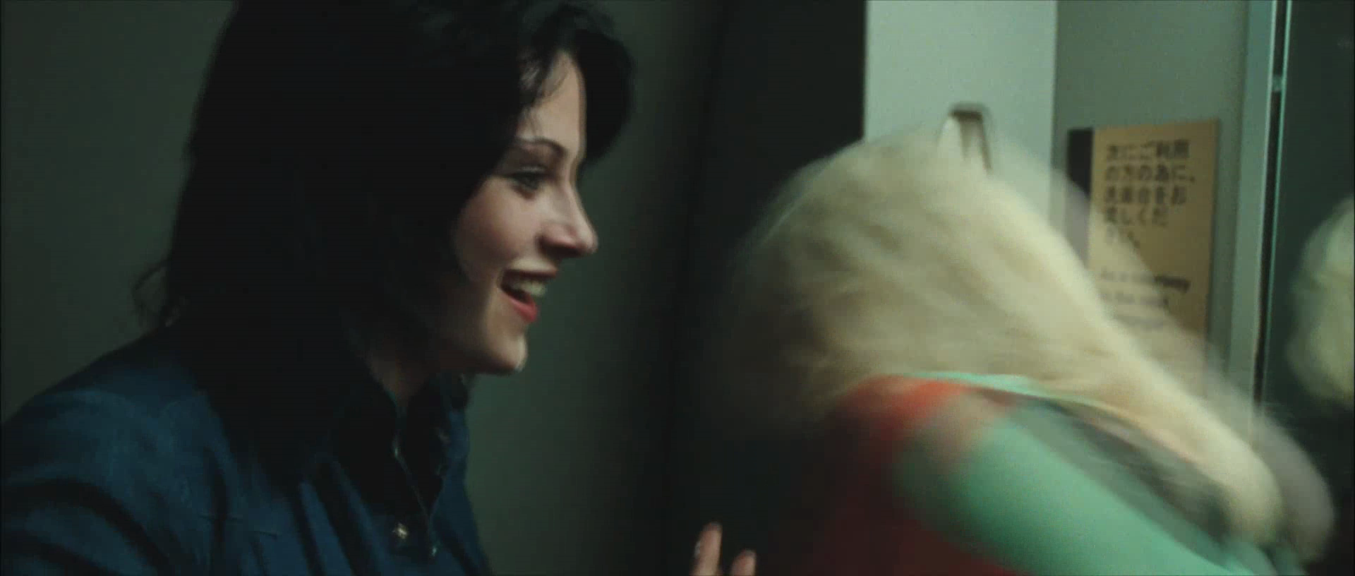 lovely-dakota-runaways-trailer-044.jpg