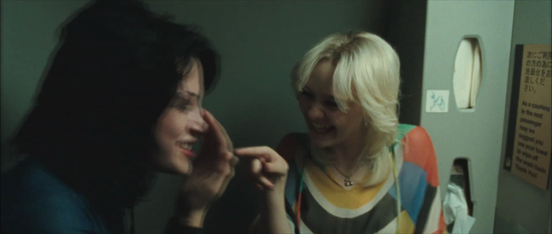lovely-dakota-runaways-trailer-046.jpg