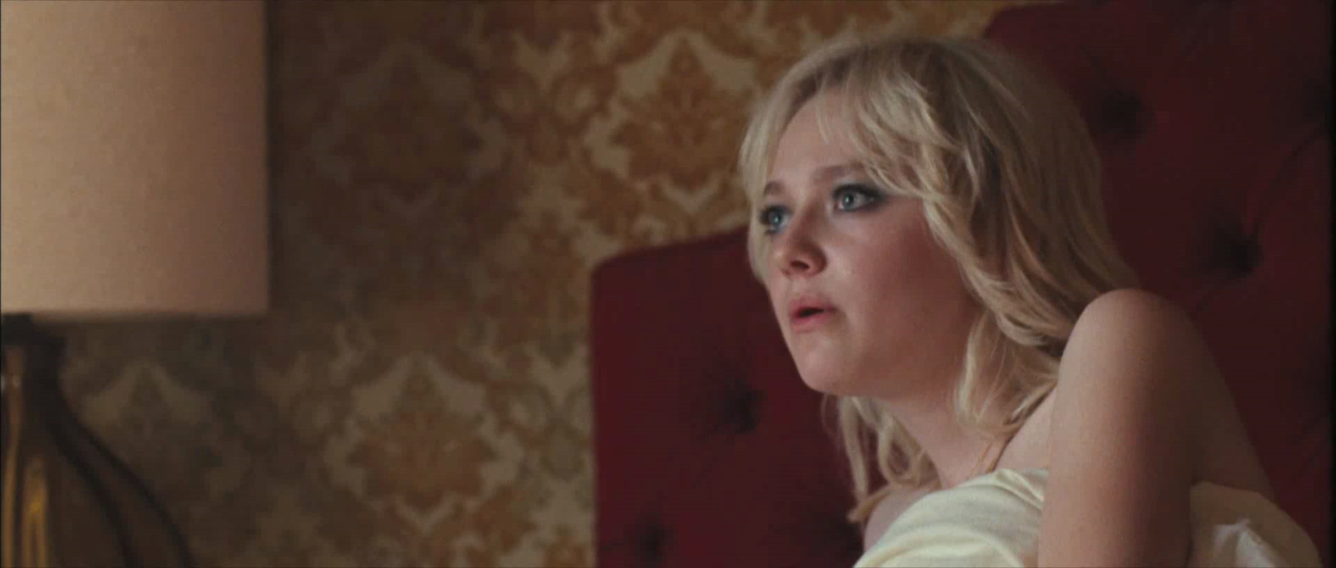 lovely-dakota-runaways-trailer-054.jpg