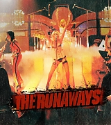 lovely-dakota-runaways-wallpaper-03.jpg