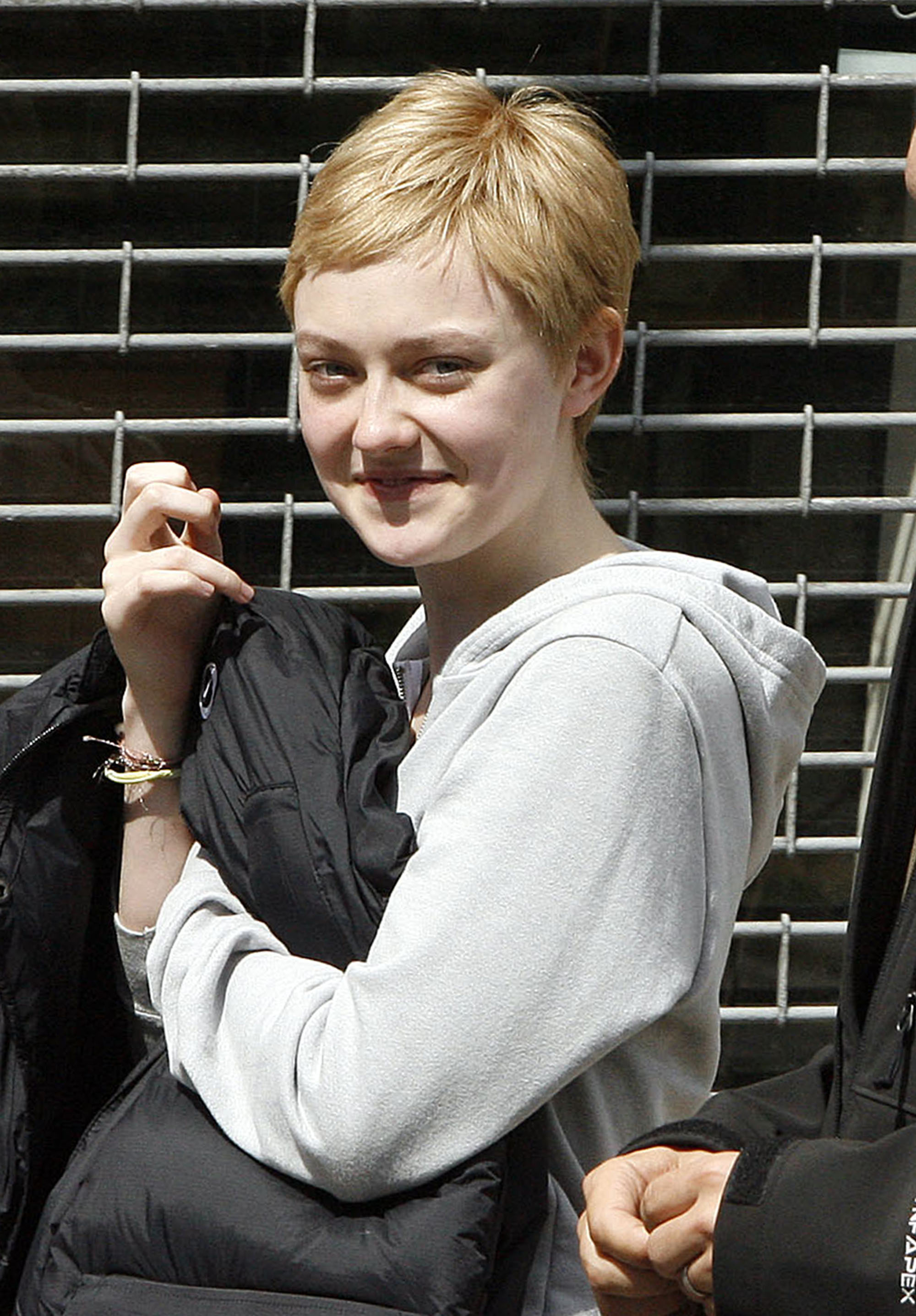 lovely-dakota-now-is-good-07-22-2011-11.jpg