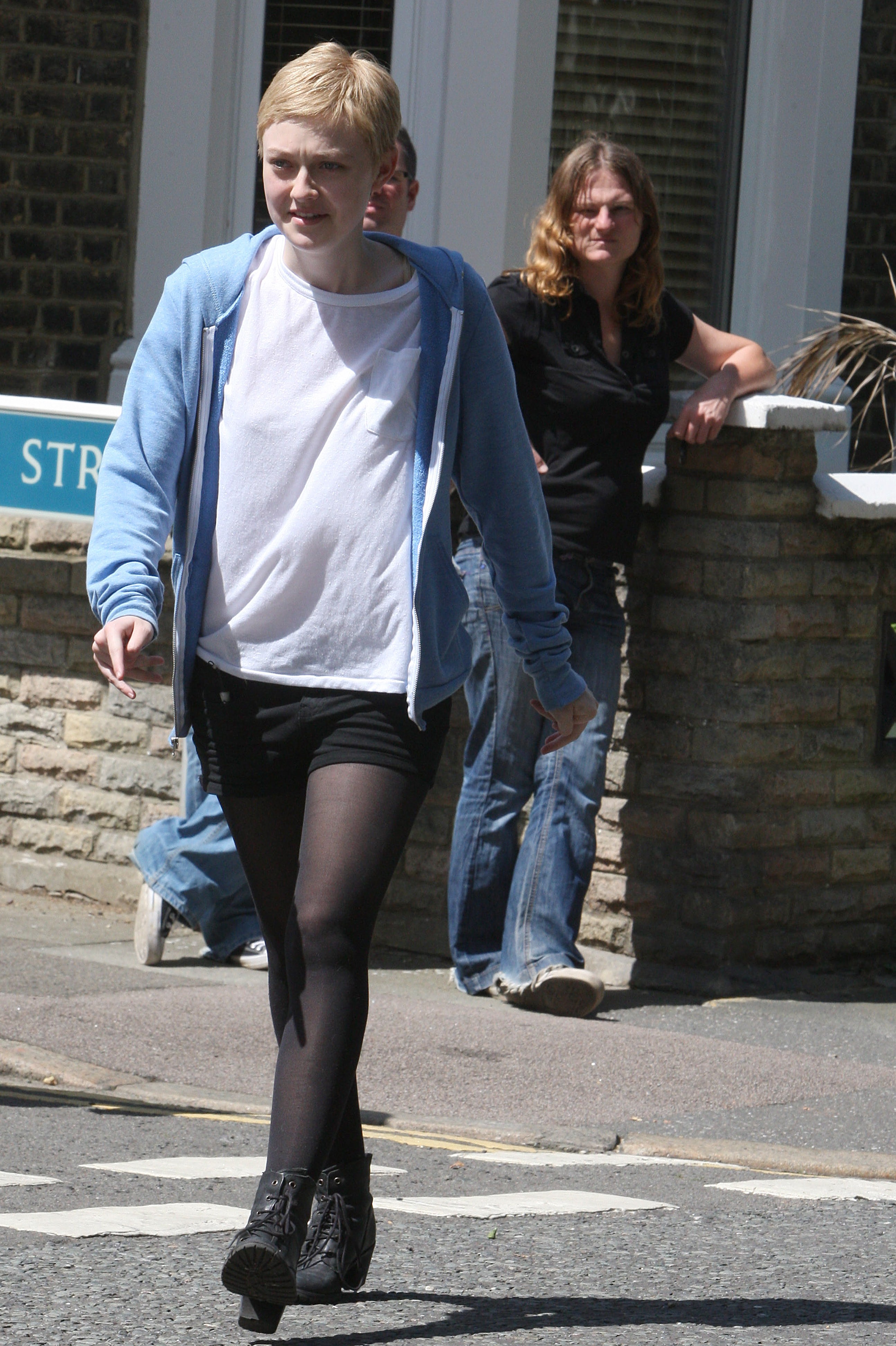 lovely-dakota-now-is-good-07-22-2011-38.jpg