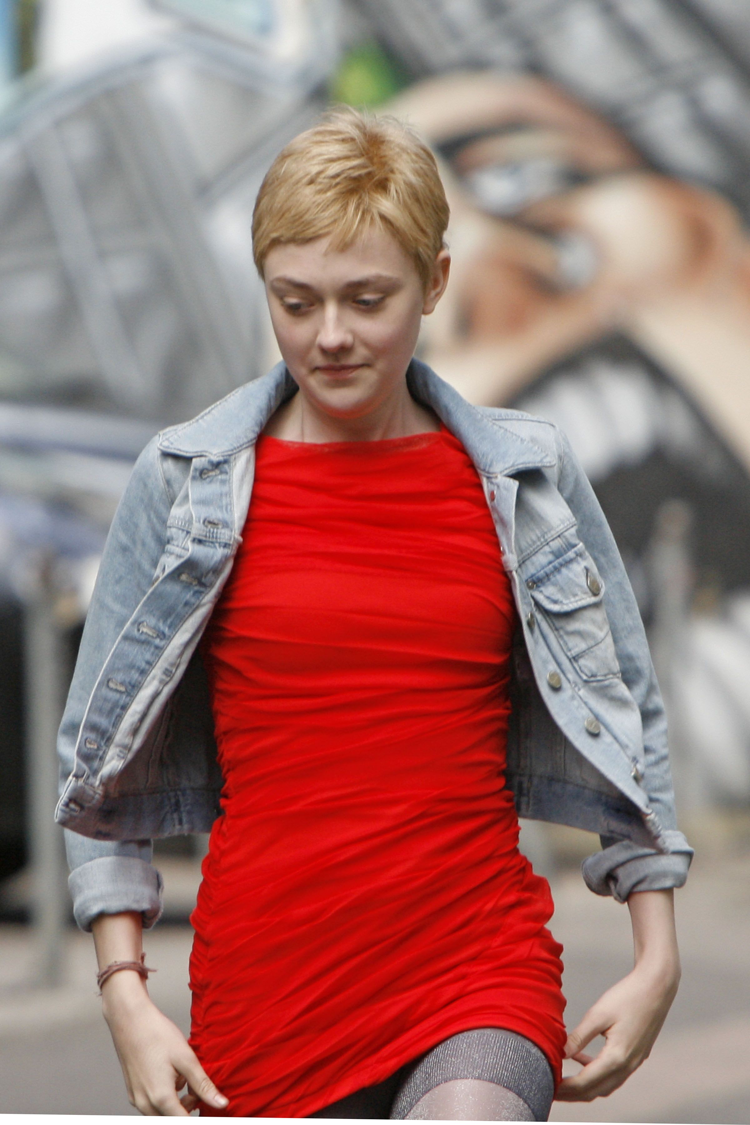 lovely-dakota-now-is-good-07-25-2011-10.jpg