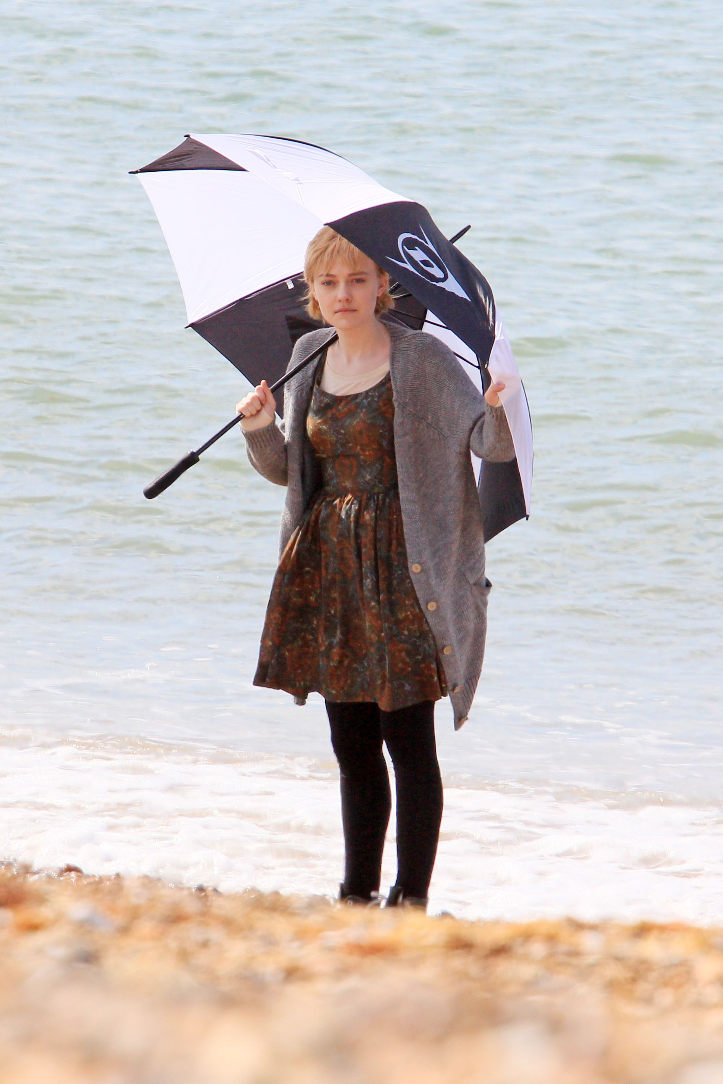 lovely-dakota-now-is-good-07-25-2011-42.jpg