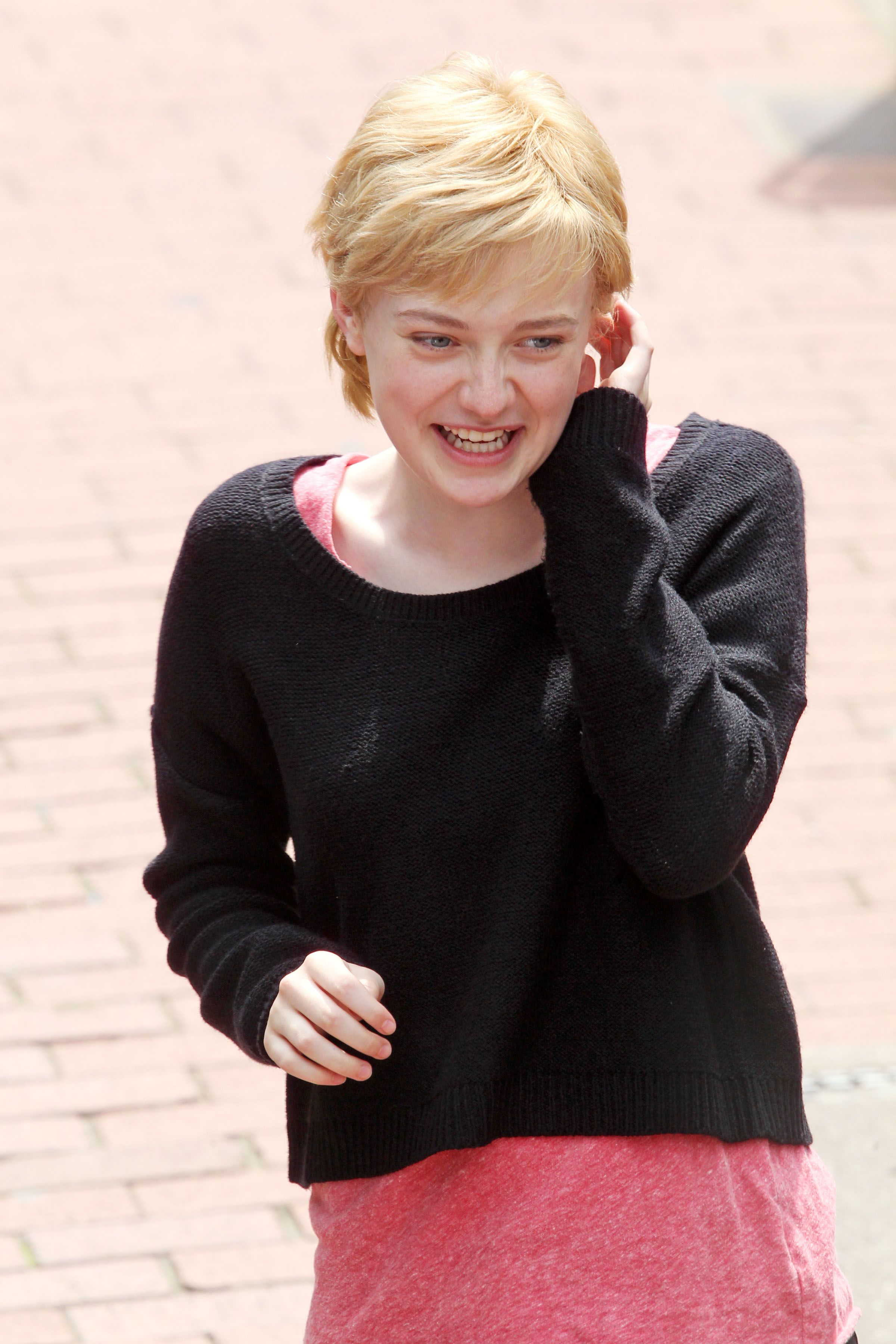 lovely-dakota-now-is-good-07-26-2011-01.jpg