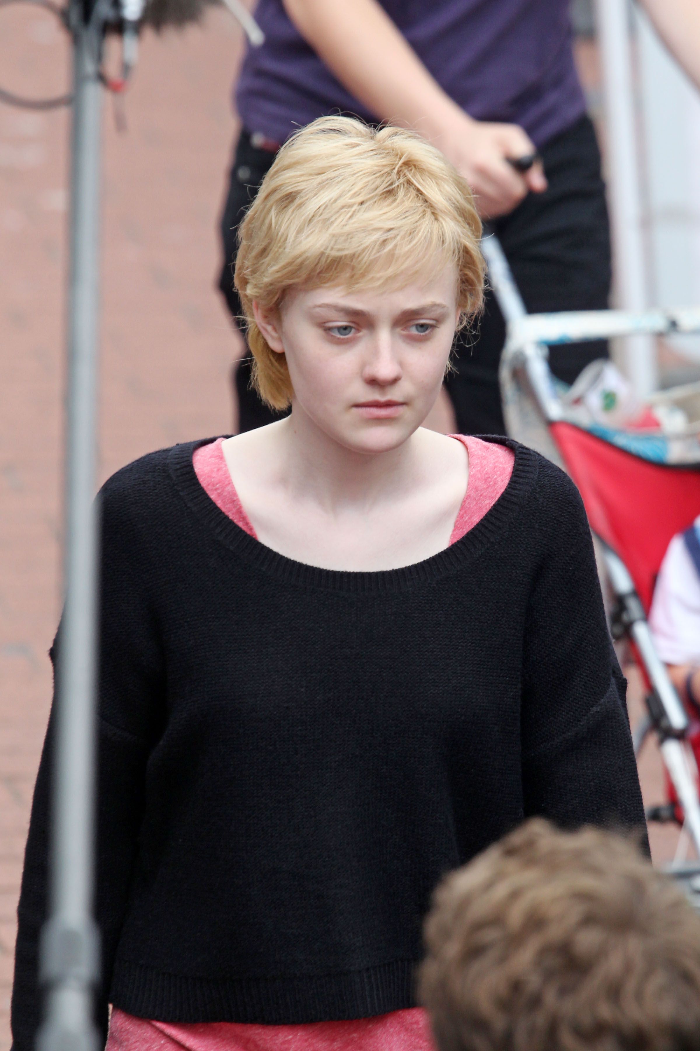 lovely-dakota-now-is-good-07-26-2011-12.jpg
