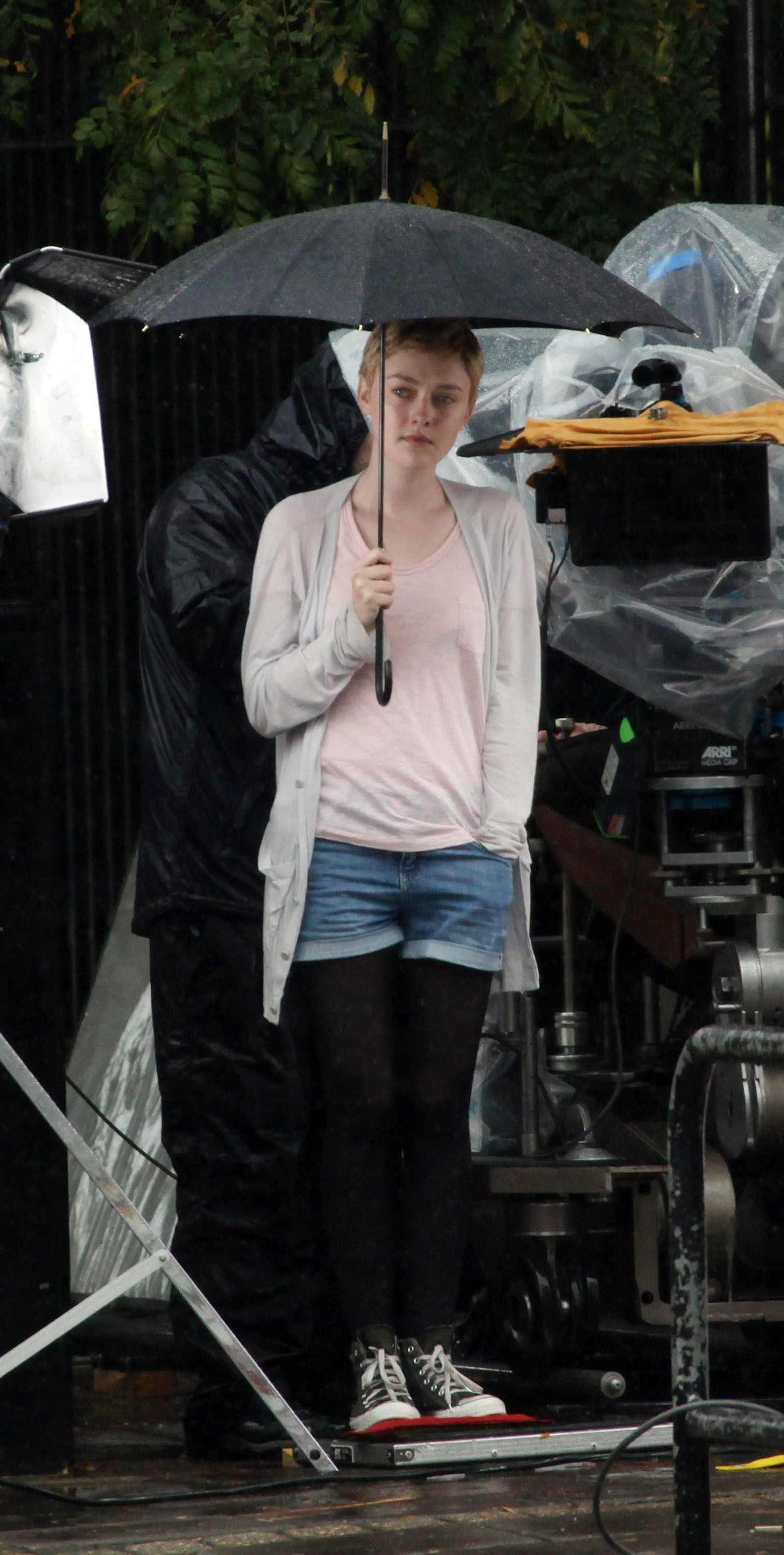 lovely-dakota-now-is-good-08-04-2011-02.jpg