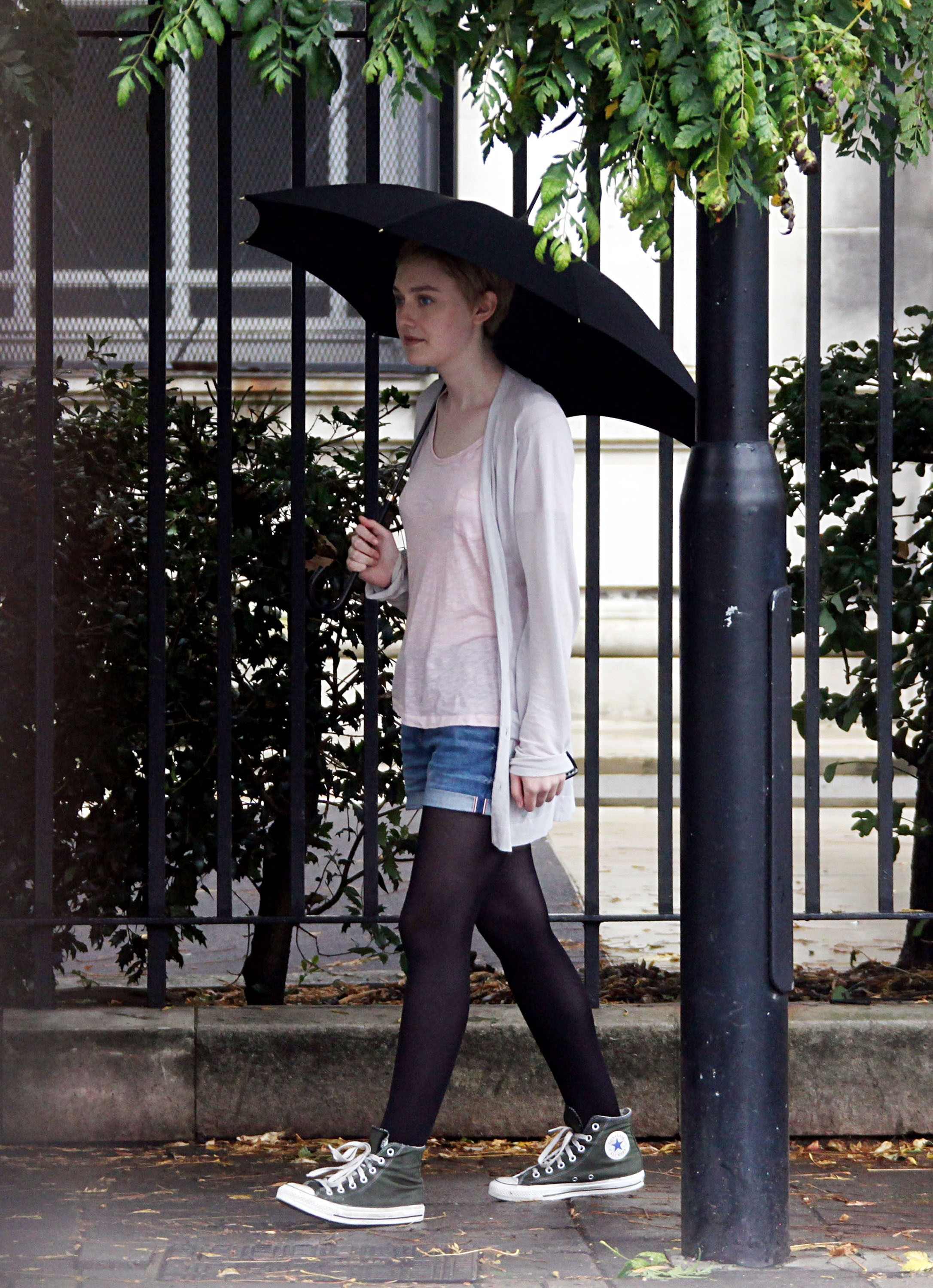lovely-dakota-now-is-good-08-04-2011-05.jpg