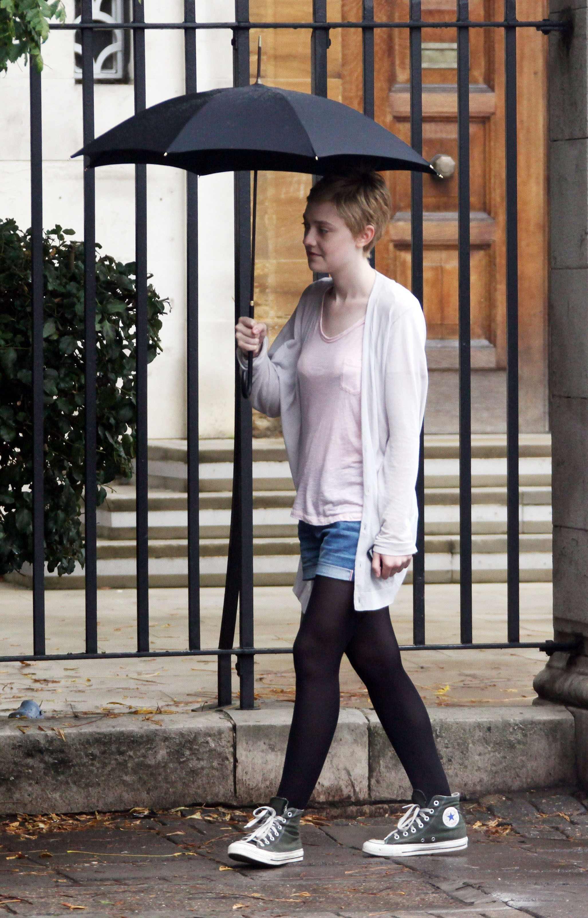 lovely-dakota-now-is-good-08-04-2011-08.jpg
