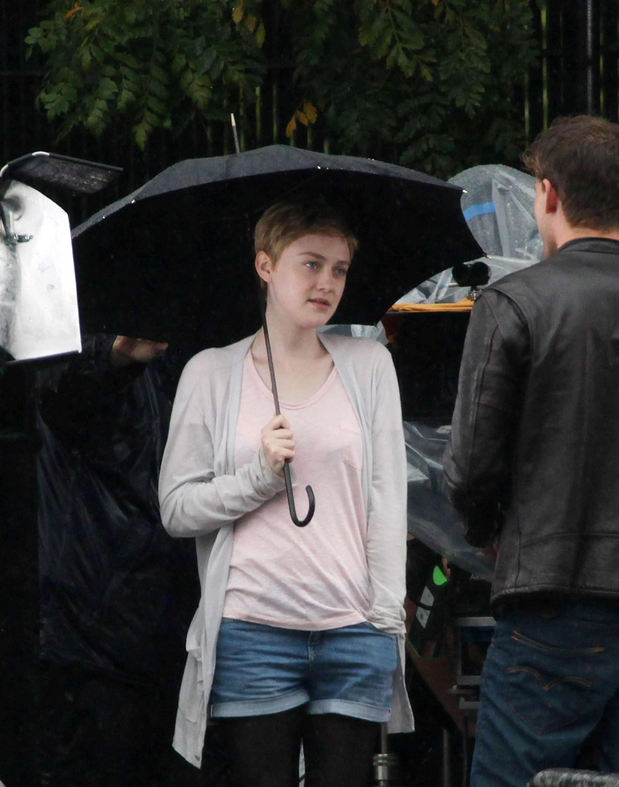 lovely-dakota-now-is-good-08-04-2011-10.jpg