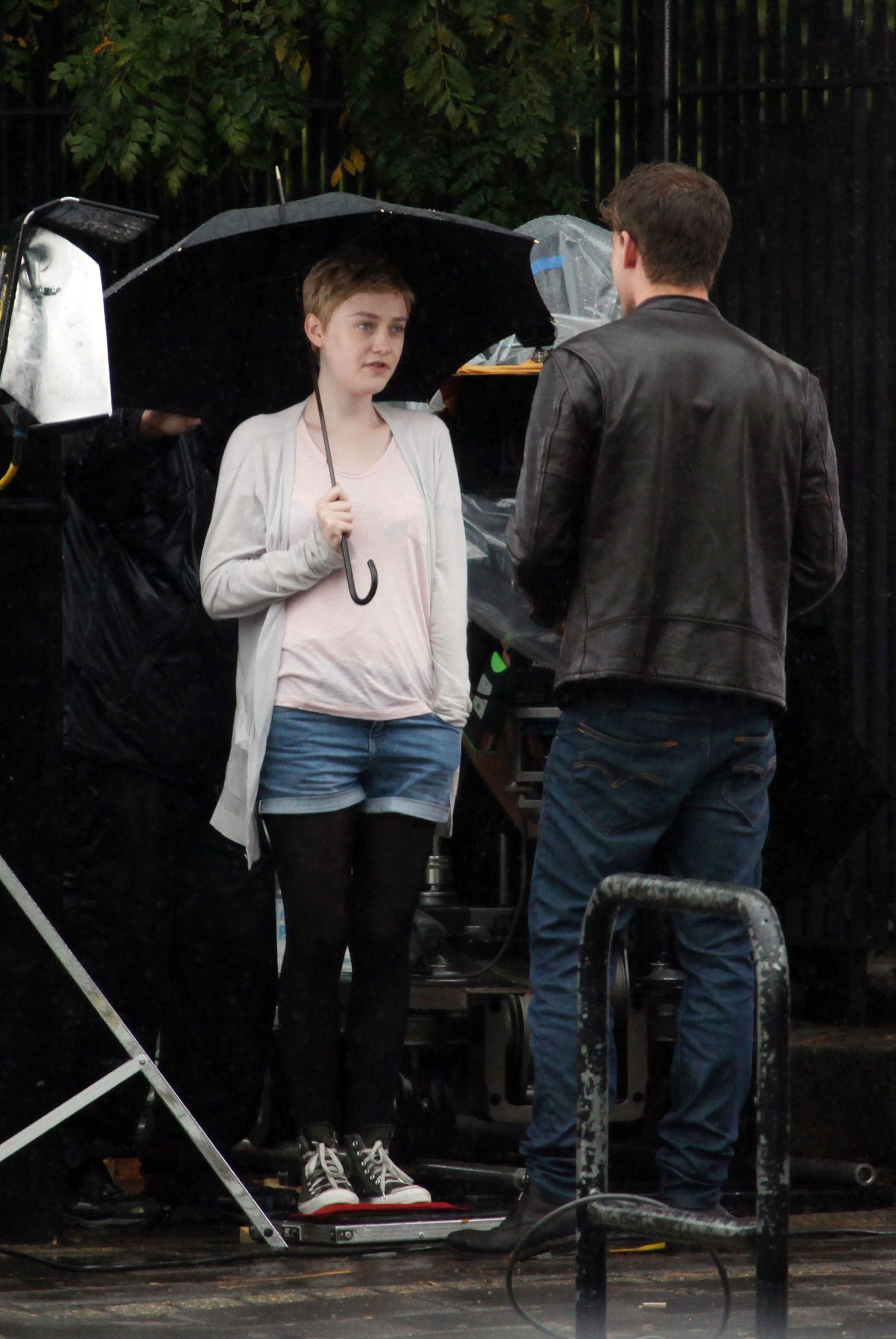 lovely-dakota-now-is-good-08-04-2011-11.jpg
