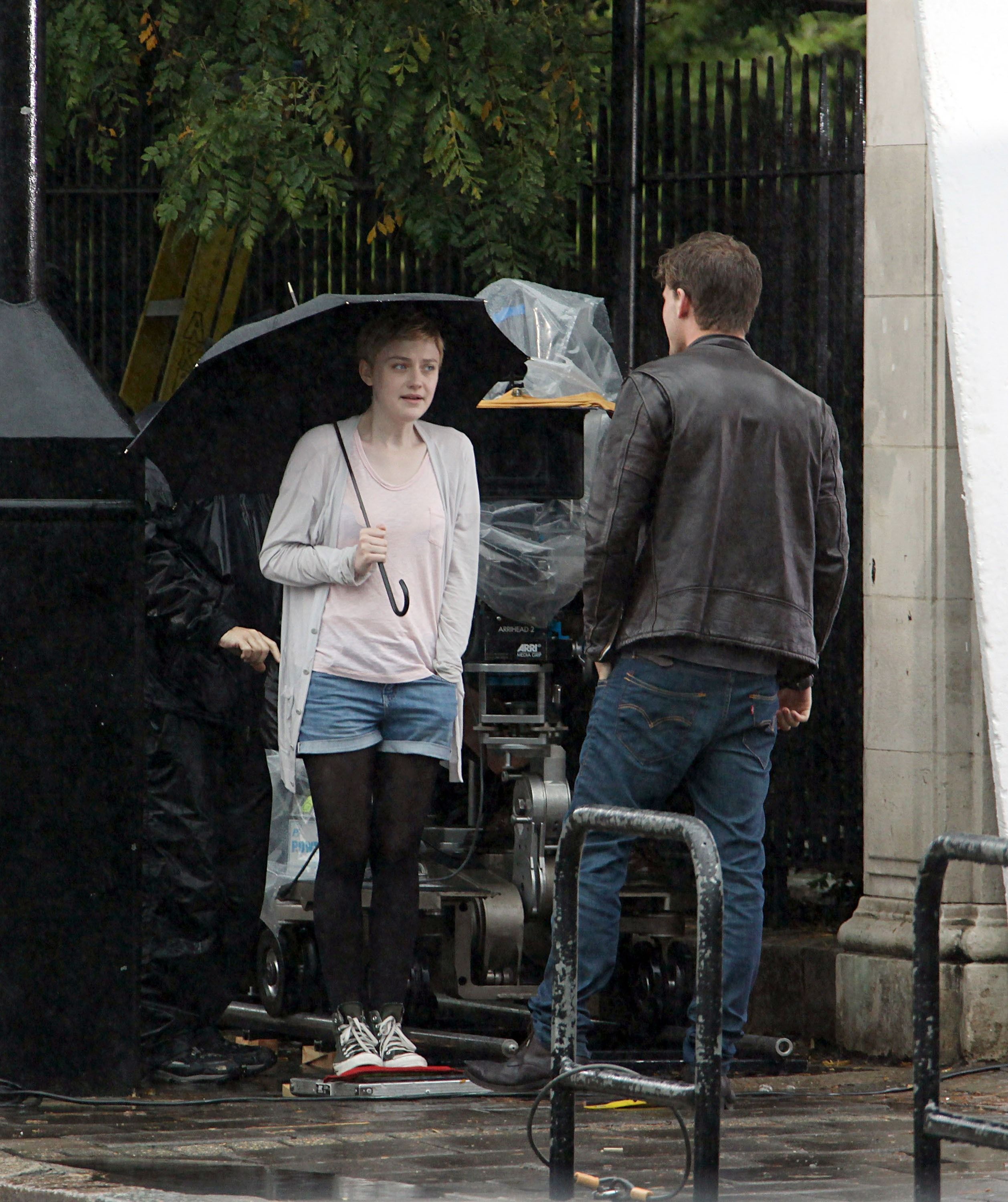 lovely-dakota-now-is-good-08-04-2011-22.jpg