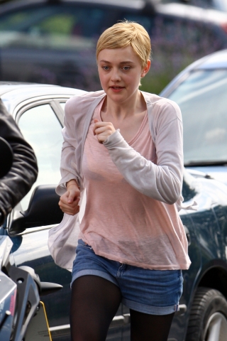 lovely-dakota-now-is-good-08-05-2011-17.jpg