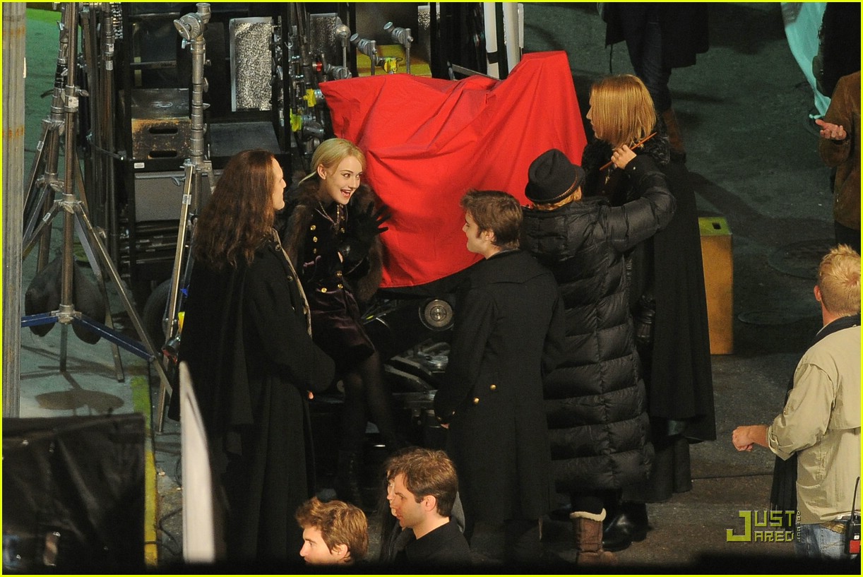 lovely-dakota-breaking-dawn-part-2-12-16-2010-01.jpg