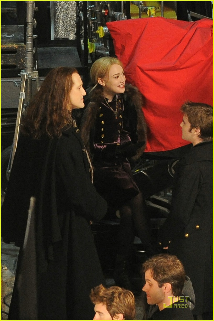 lovely-dakota-breaking-dawn-part-2-12-16-2010-02.jpg