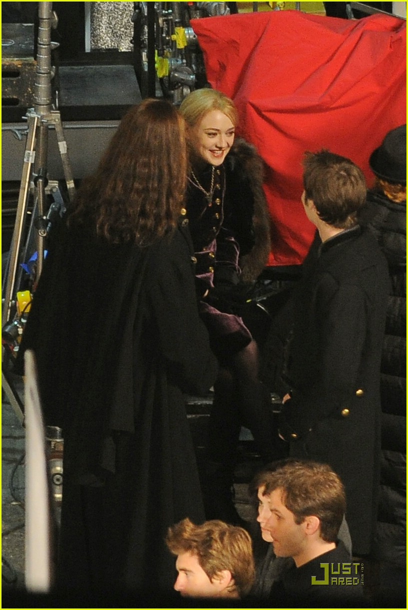 lovely-dakota-breaking-dawn-part-2-12-16-2010-07.jpg