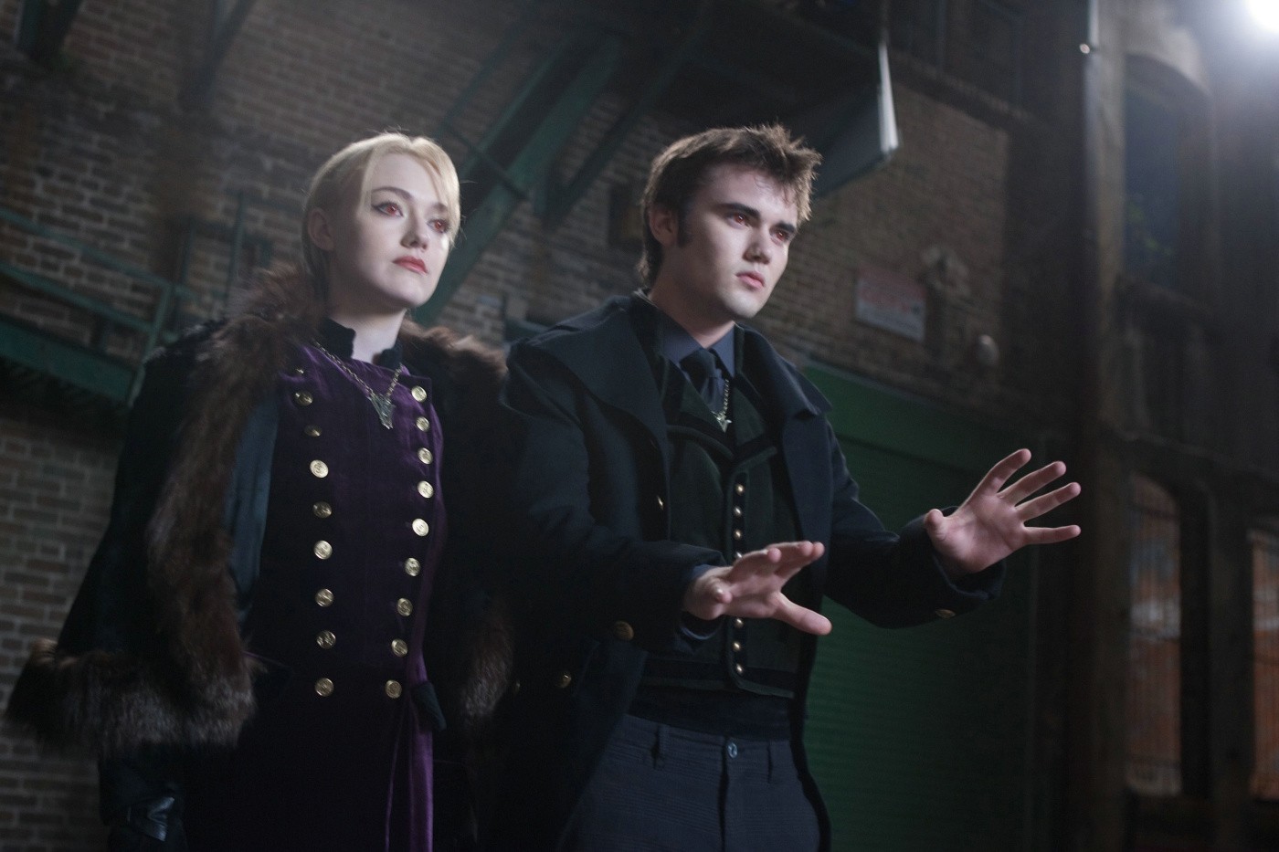 lovely-dakota-breaking-dawn-part-2-still-01.jpg