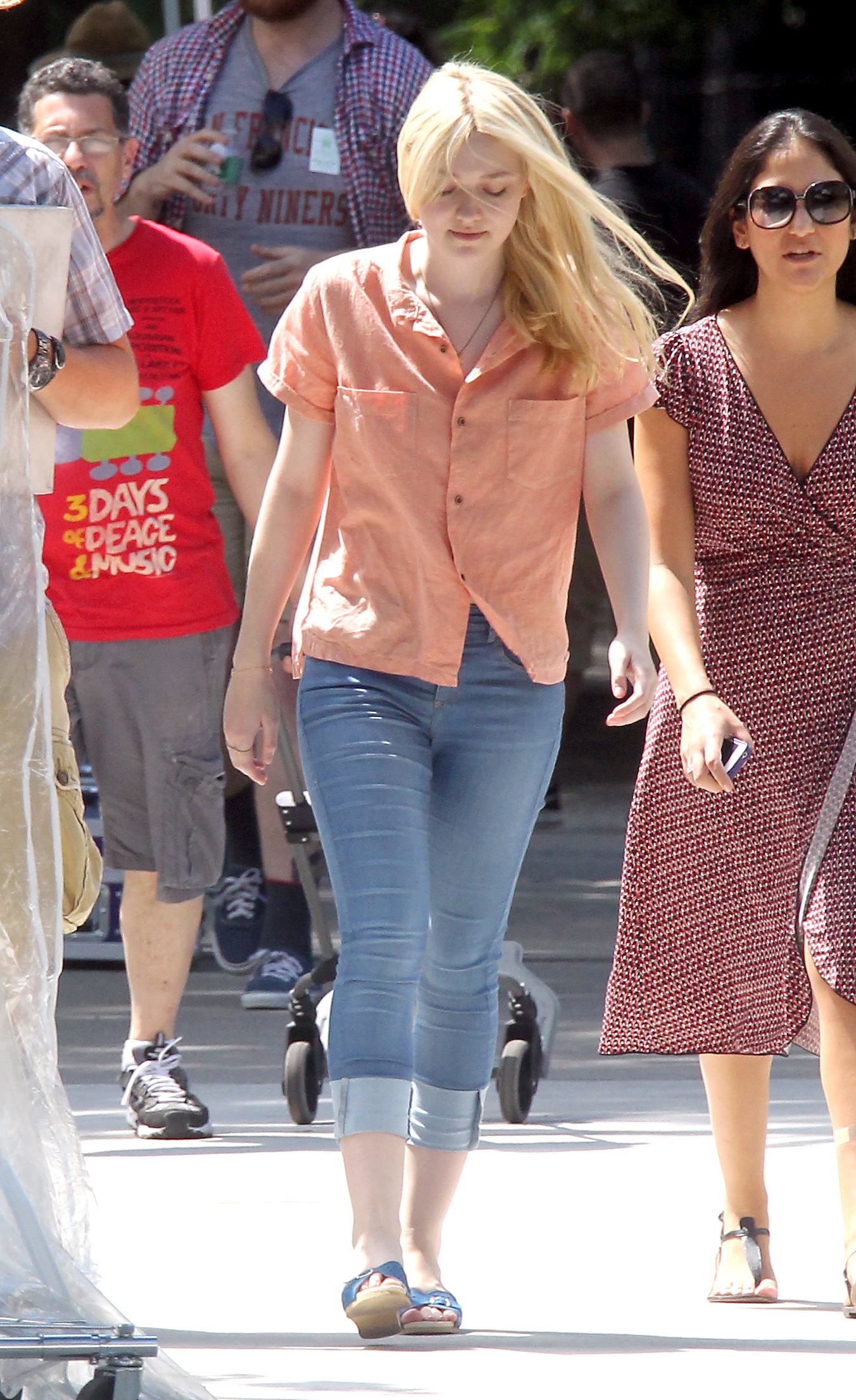 lovely-dakota-very-good-girls-07-02-2012-08.jpg