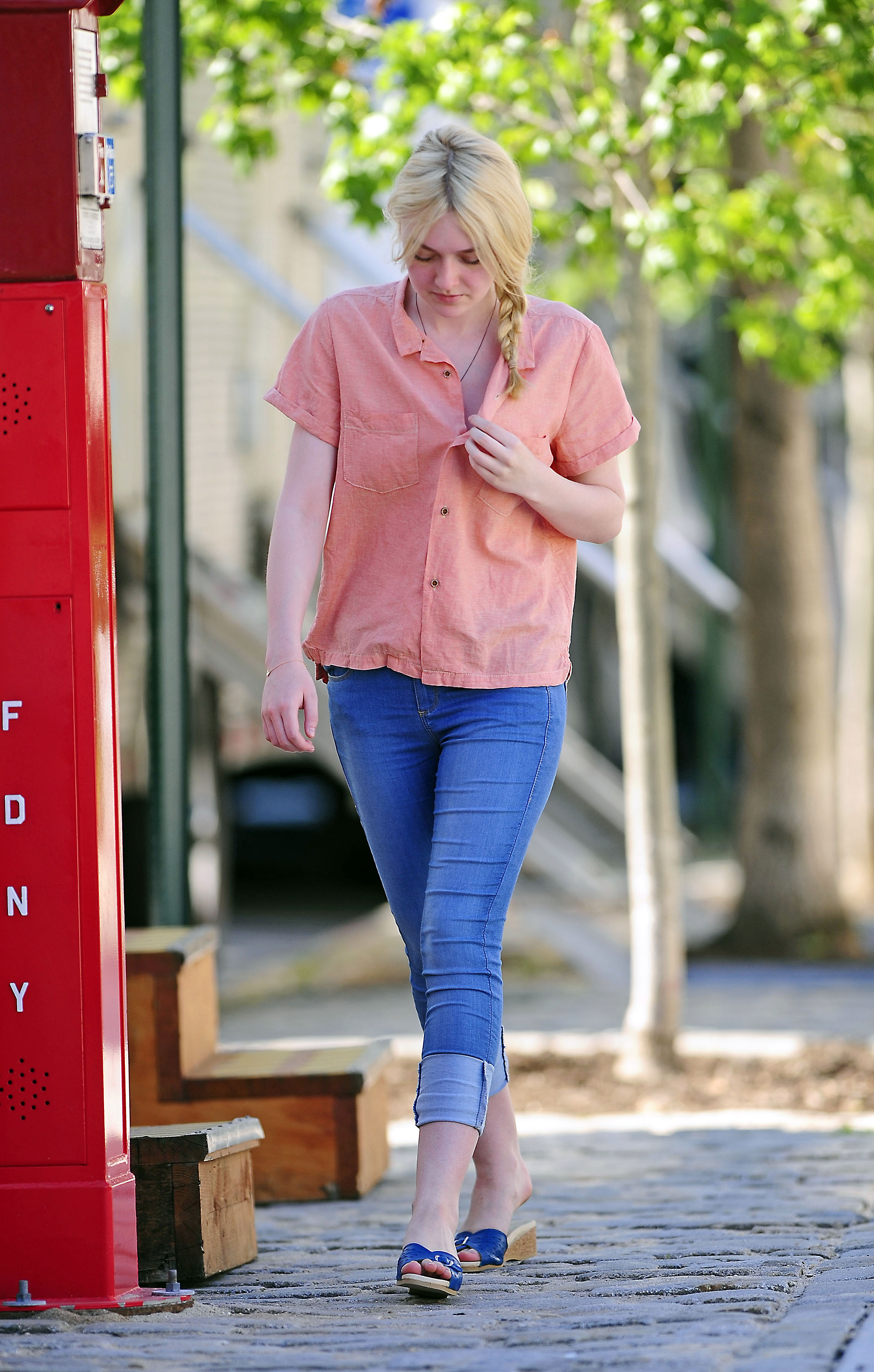 lovely-dakota-very-good-girls-07-02-2012-09.jpg