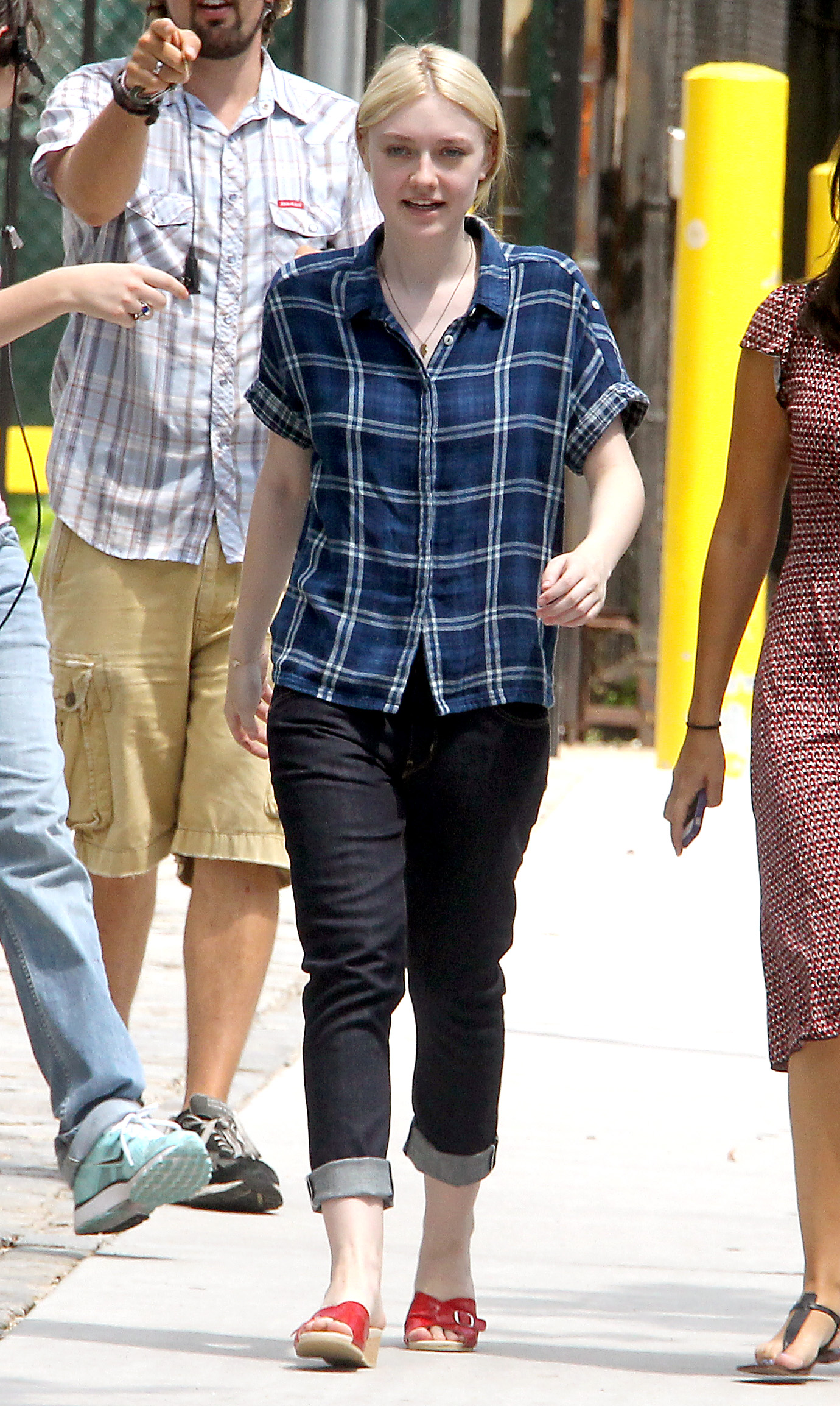 lovely-dakota-very-good-girls-07-02-2012-12.jpg