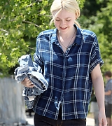 lovely-dakota-very-good-girls-07-02-2012-16.jpg