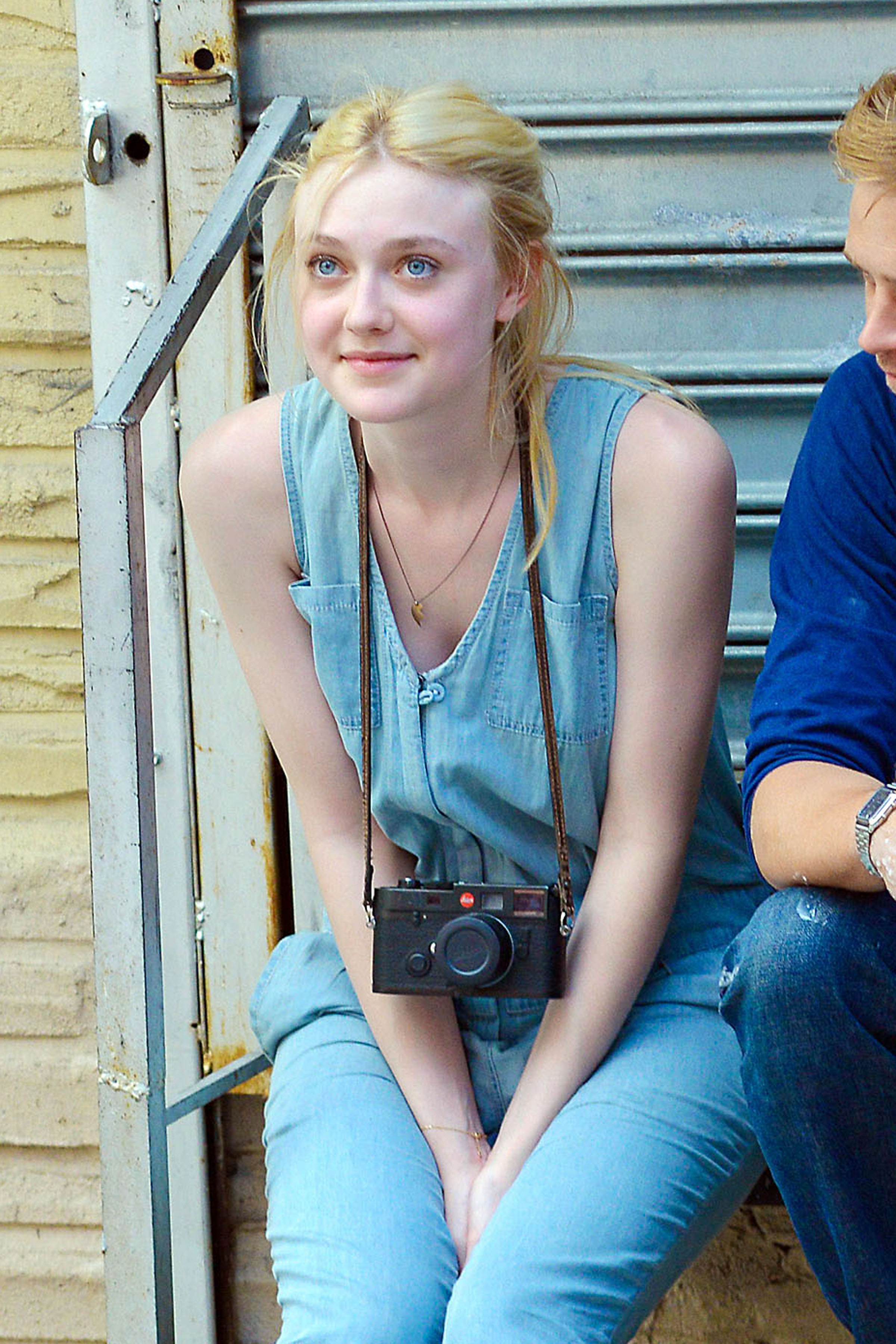 lovely-dakota-very-good-girls-07-03-2012-022.jpg