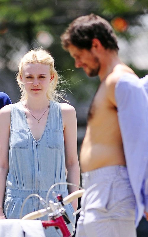 lovely-dakota-very-good-girls-07-03-2012-026.jpg