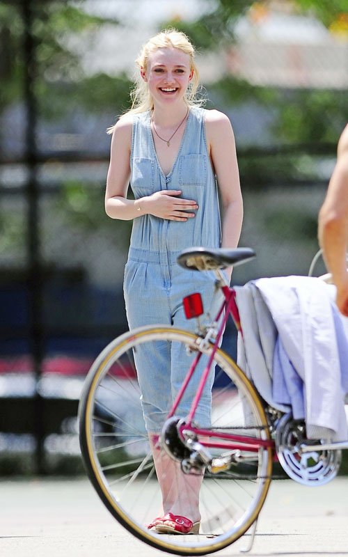 lovely-dakota-very-good-girls-07-03-2012-031.jpg