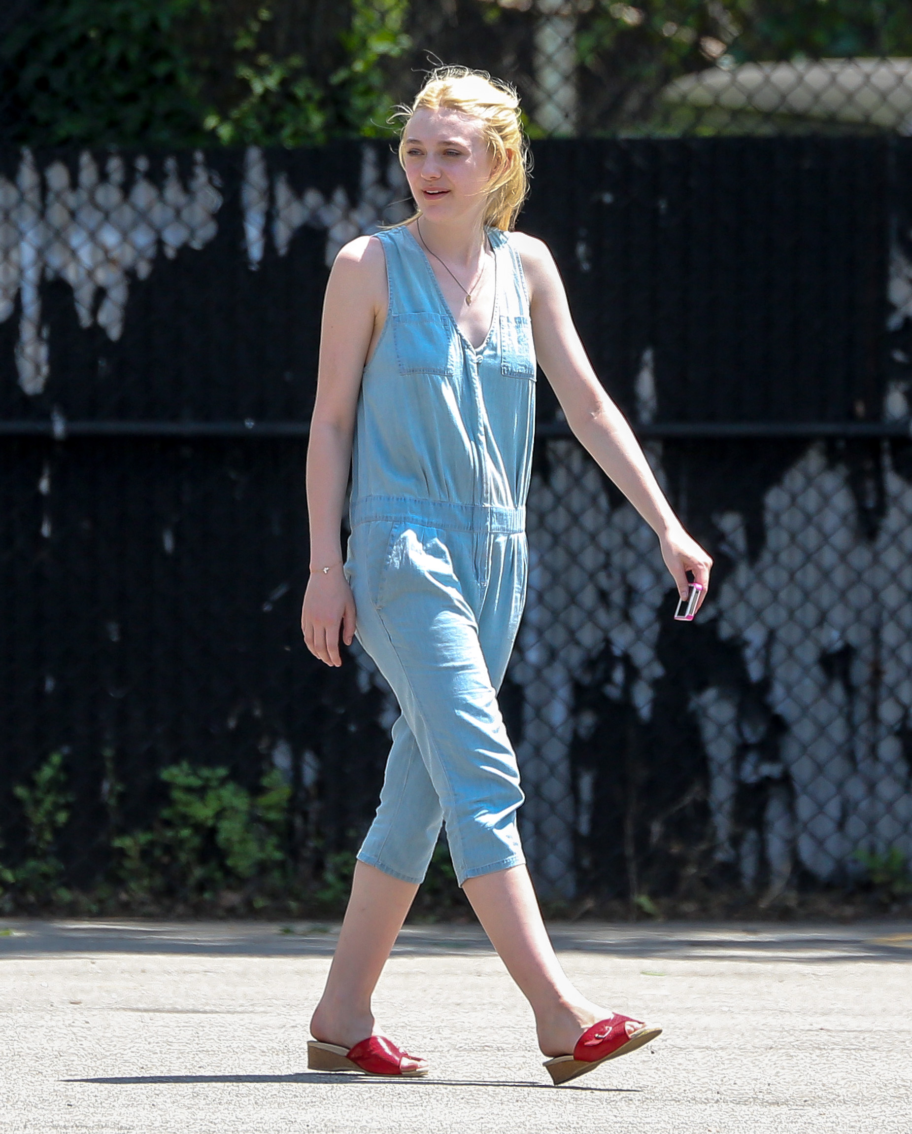 lovely-dakota-very-good-girls-07-03-2012-069.jpg