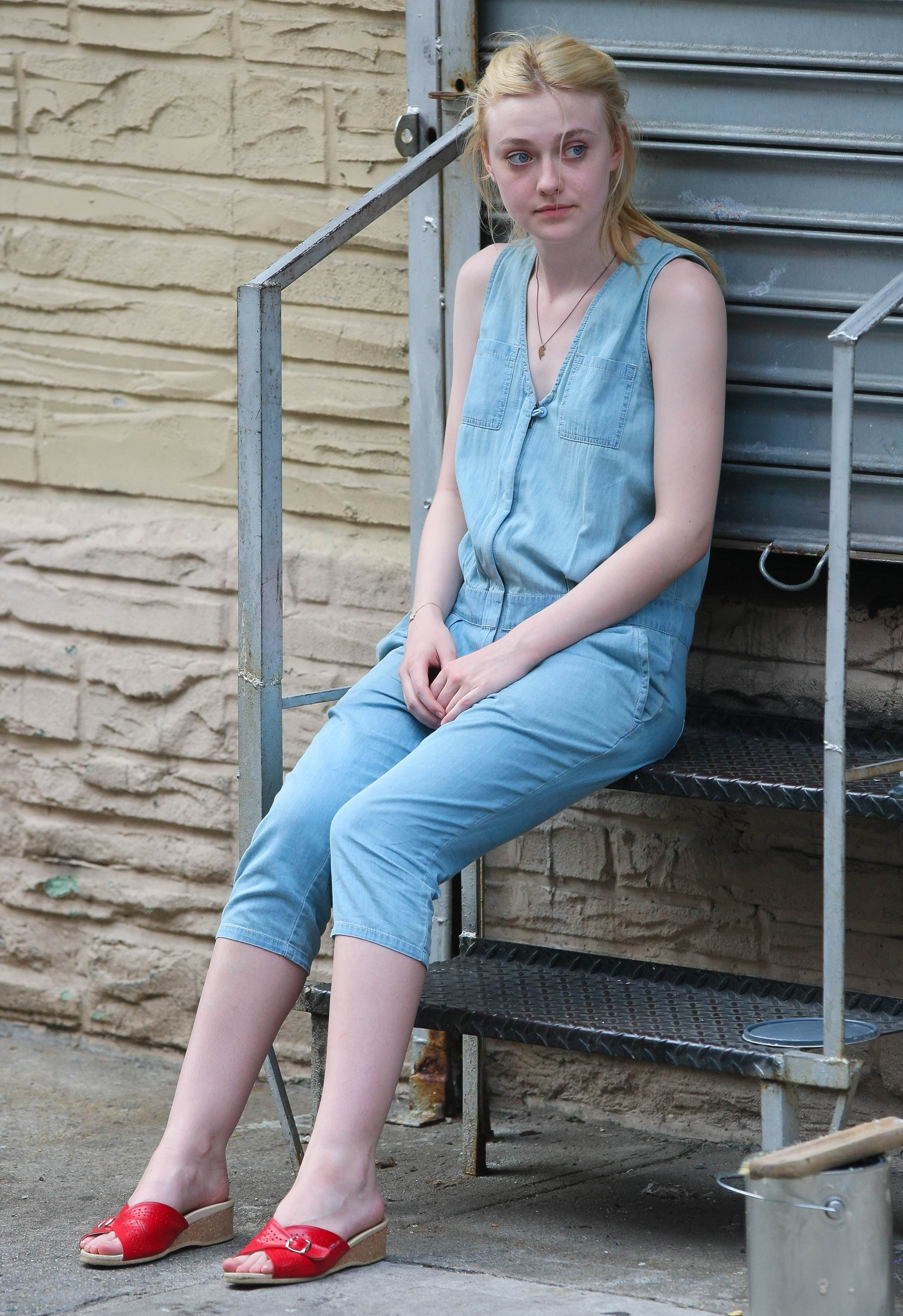 lovely-dakota-very-good-girls-07-03-2012-079.jpg