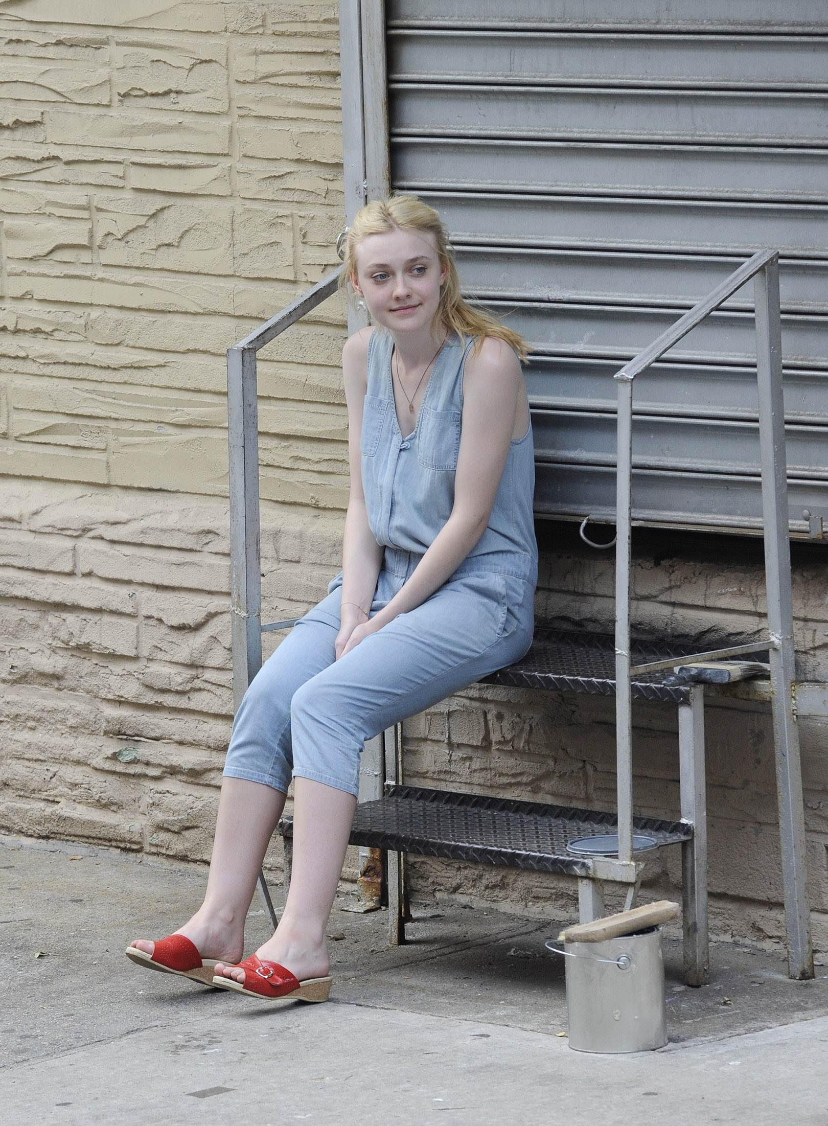 lovely-dakota-very-good-girls-07-03-2012-082.jpg
