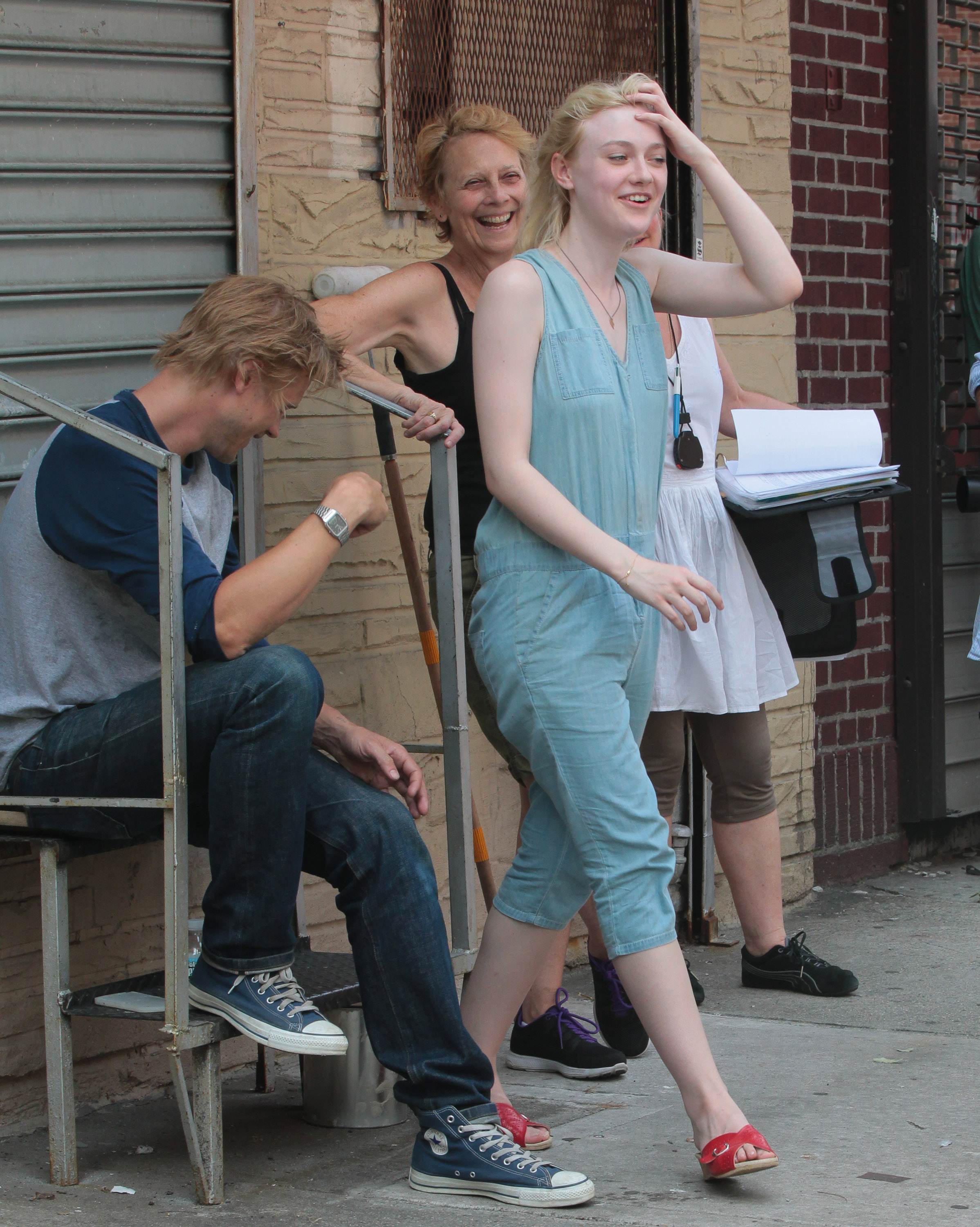 lovely-dakota-very-good-girls-07-03-2012-088.jpg
