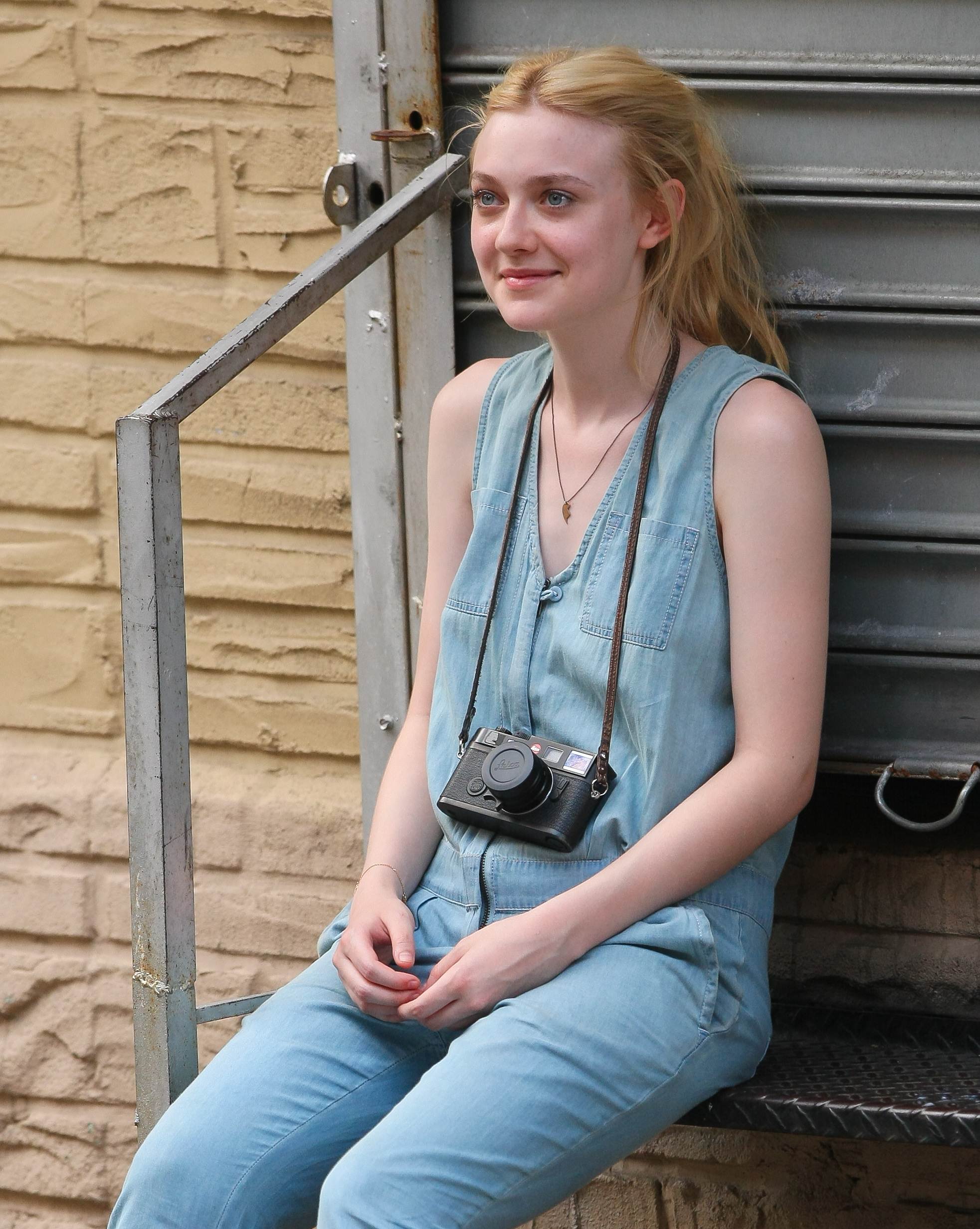 lovely-dakota-very-good-girls-07-03-2012-089.jpg