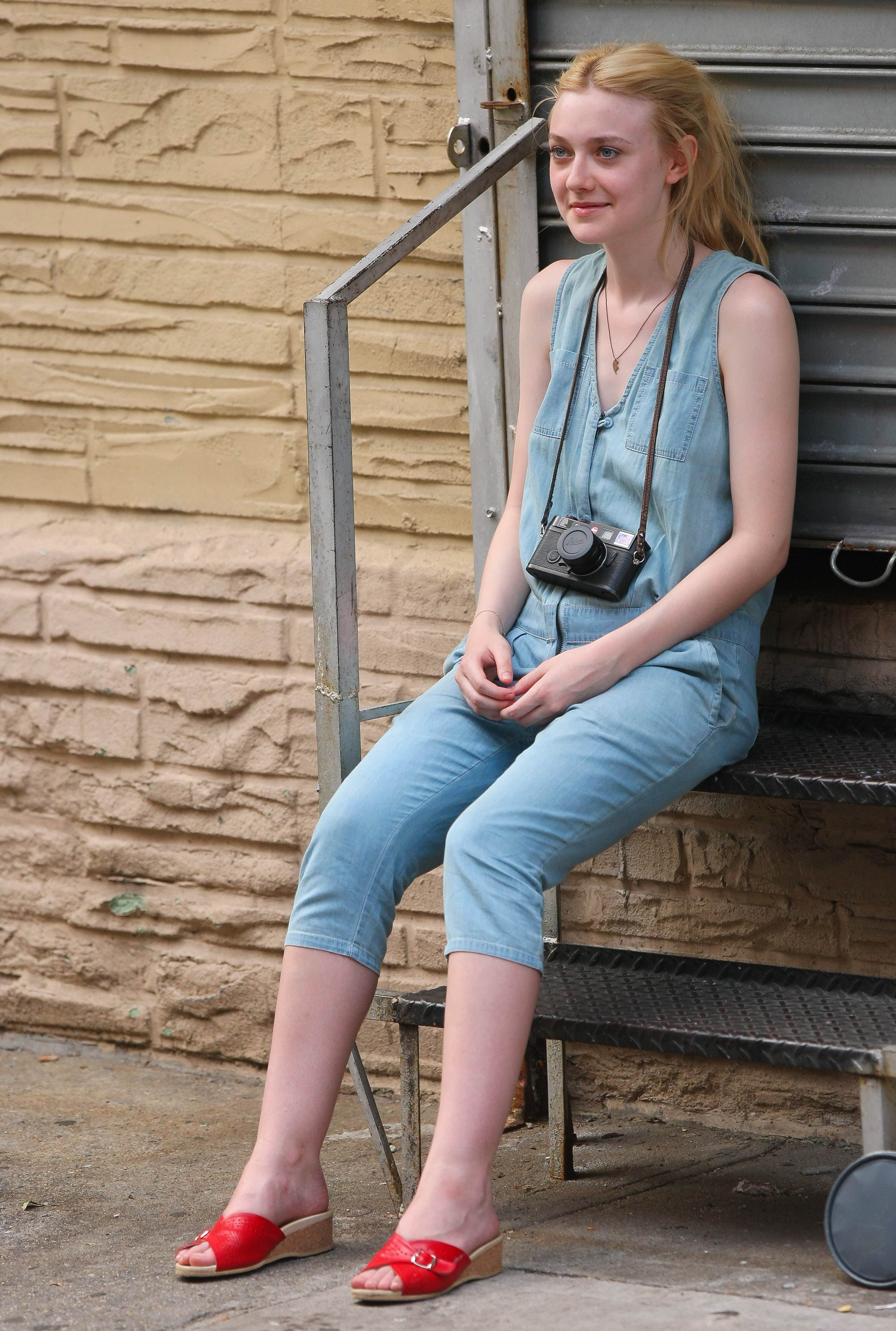 lovely-dakota-very-good-girls-07-03-2012-092.jpg