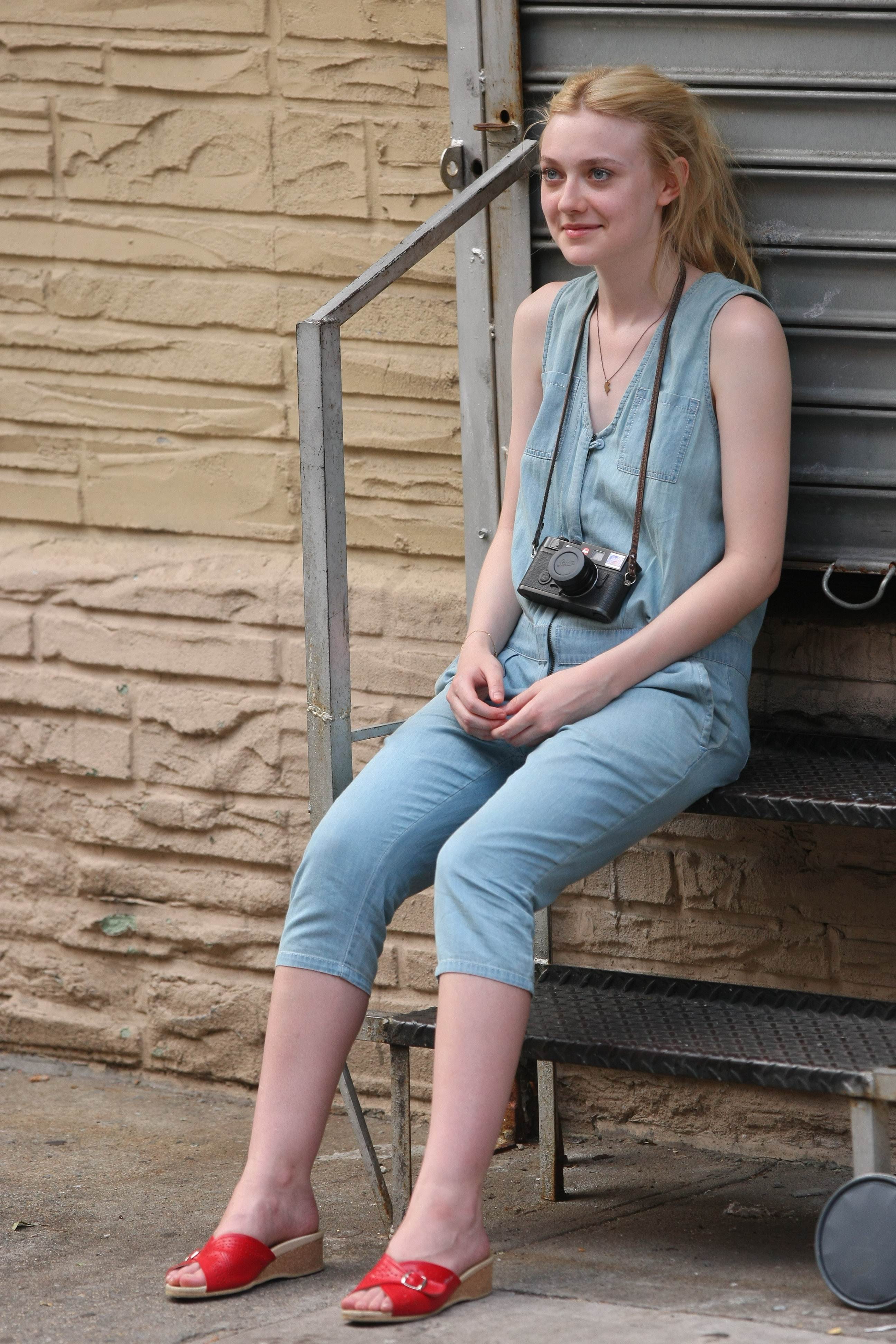 lovely-dakota-very-good-girls-07-03-2012-099.jpg